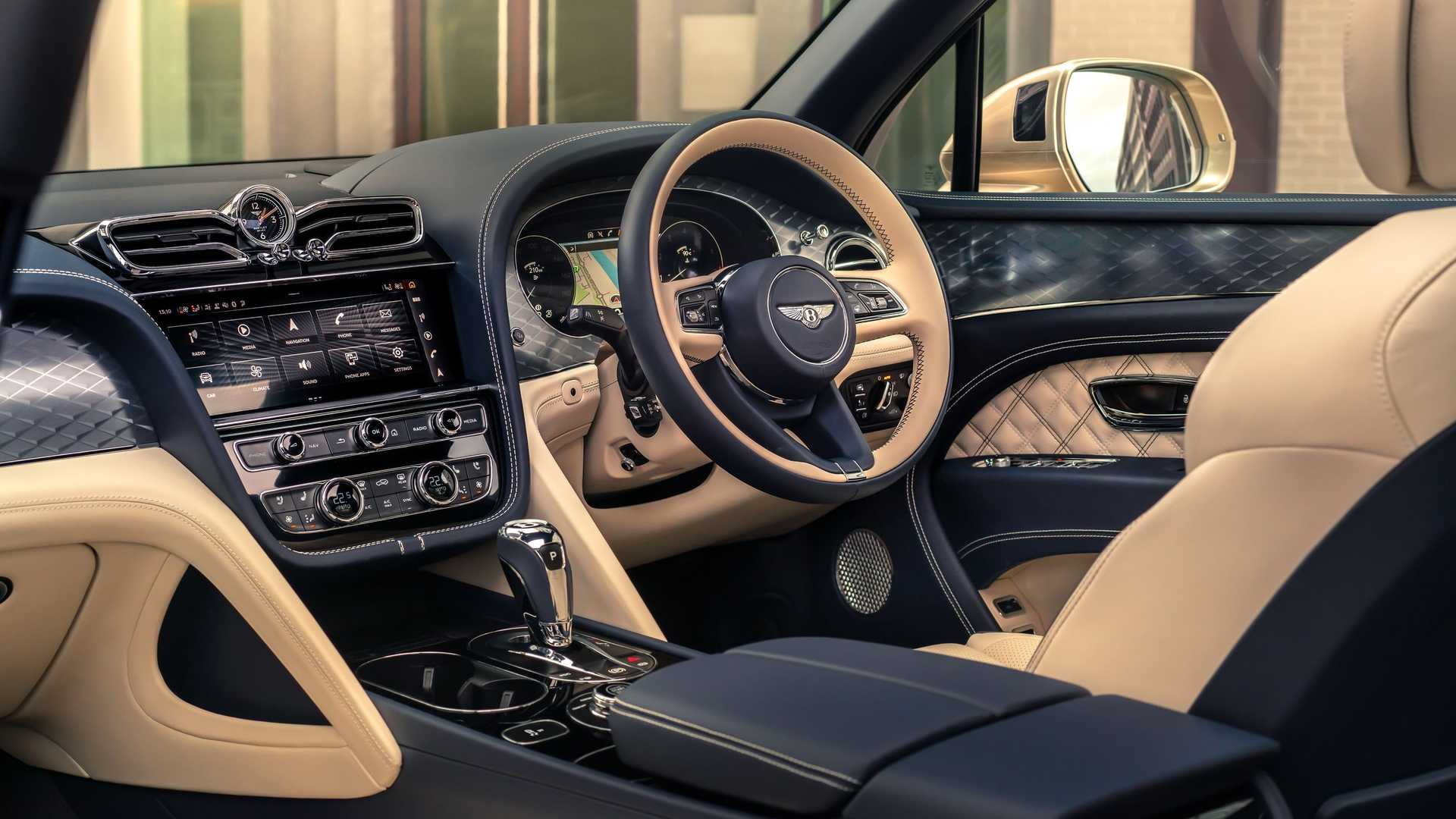 Το εσωτερικό της ανανεωμένης Bentley Bentayga Hybrid