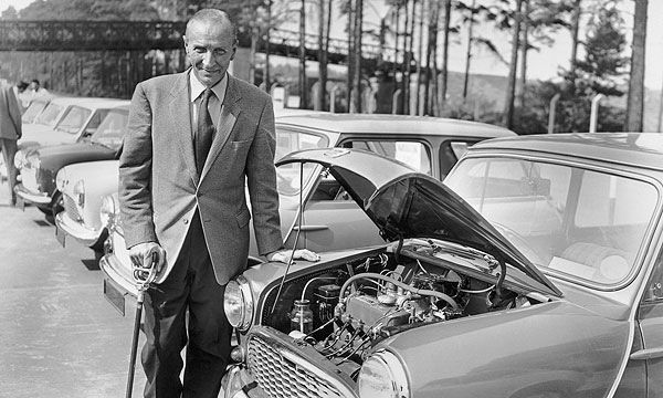 ερ Άλεκ Ισηγόνης ήταν Έλληνας σχεδιαστής αυτοκινήτων. Η πιο γνωστή δημιουργία του είναι το Mini του 1959