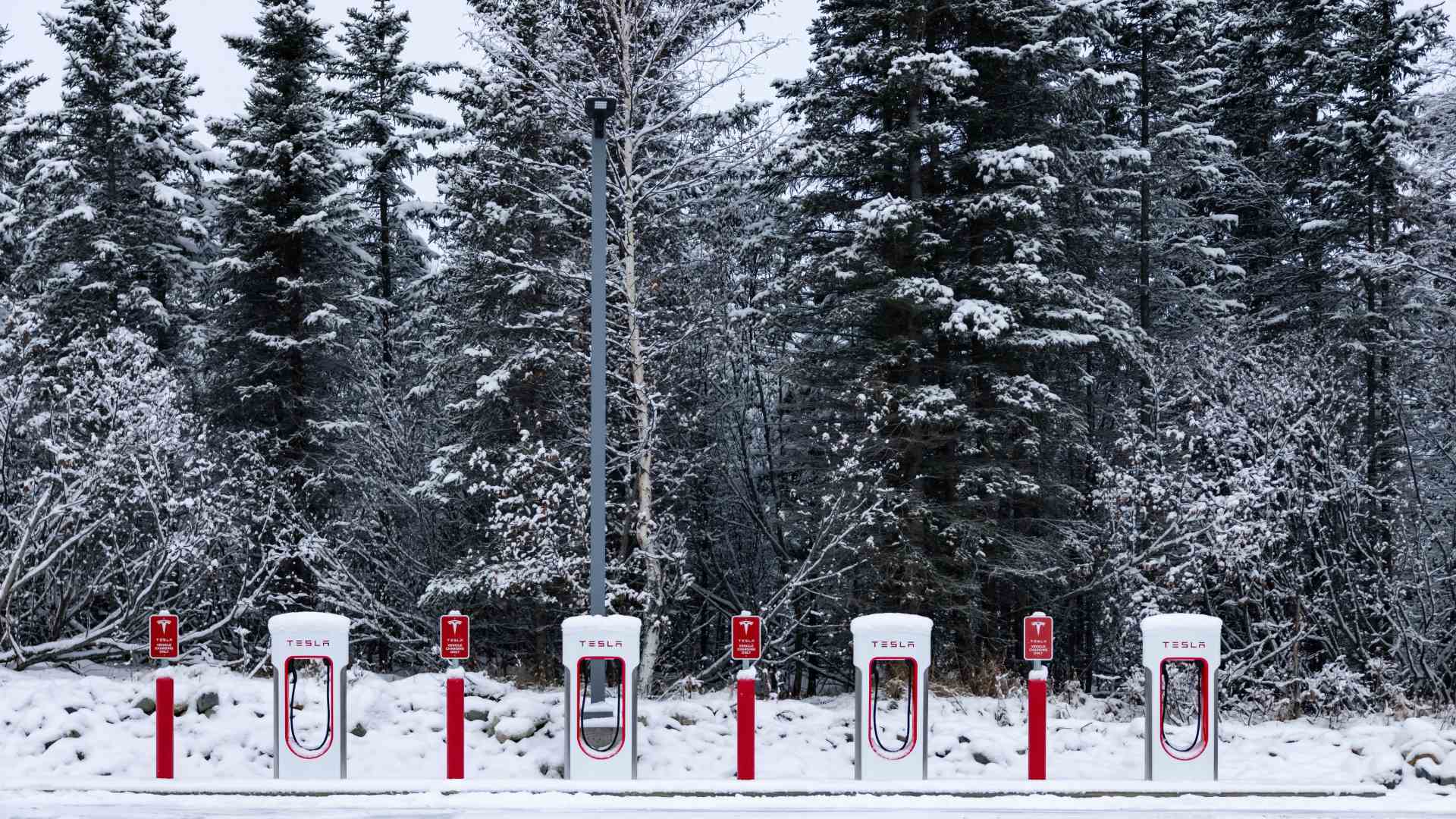 Σταθμοί φόρτισης της Tesla στην Αλάσκα