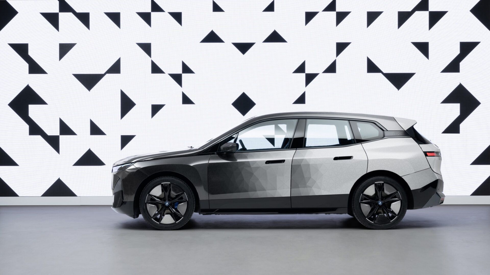 BMW : Ποια είναι η τεχνολογία E Ink για το χρώμα των αυτοκινήτων;