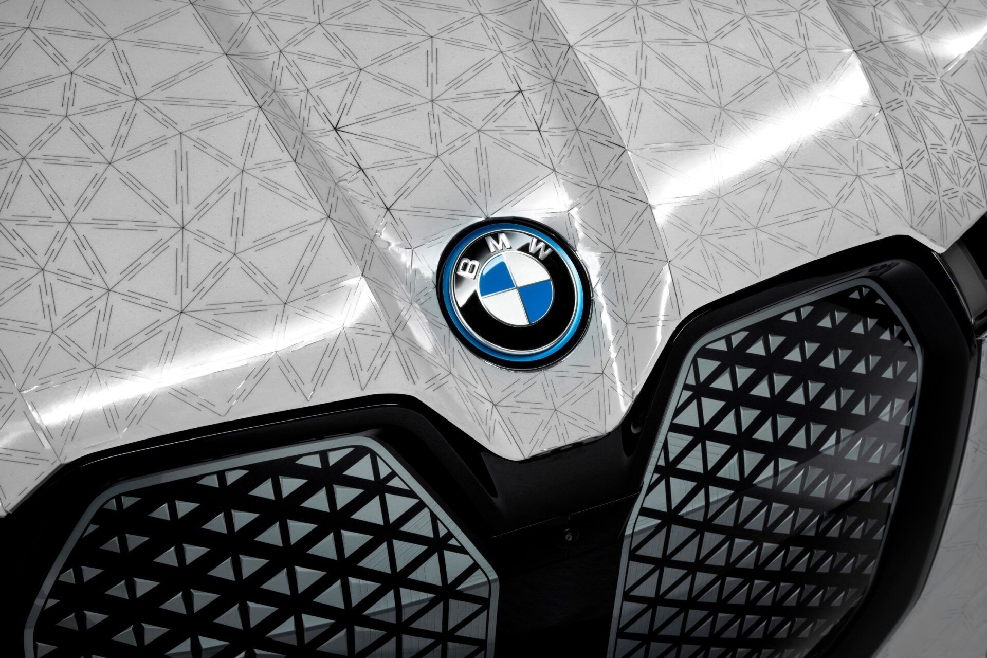 BMW: Στην κορυφή των παγκόσμιων πωλήσεων πολυτελών αυτοκινήτων