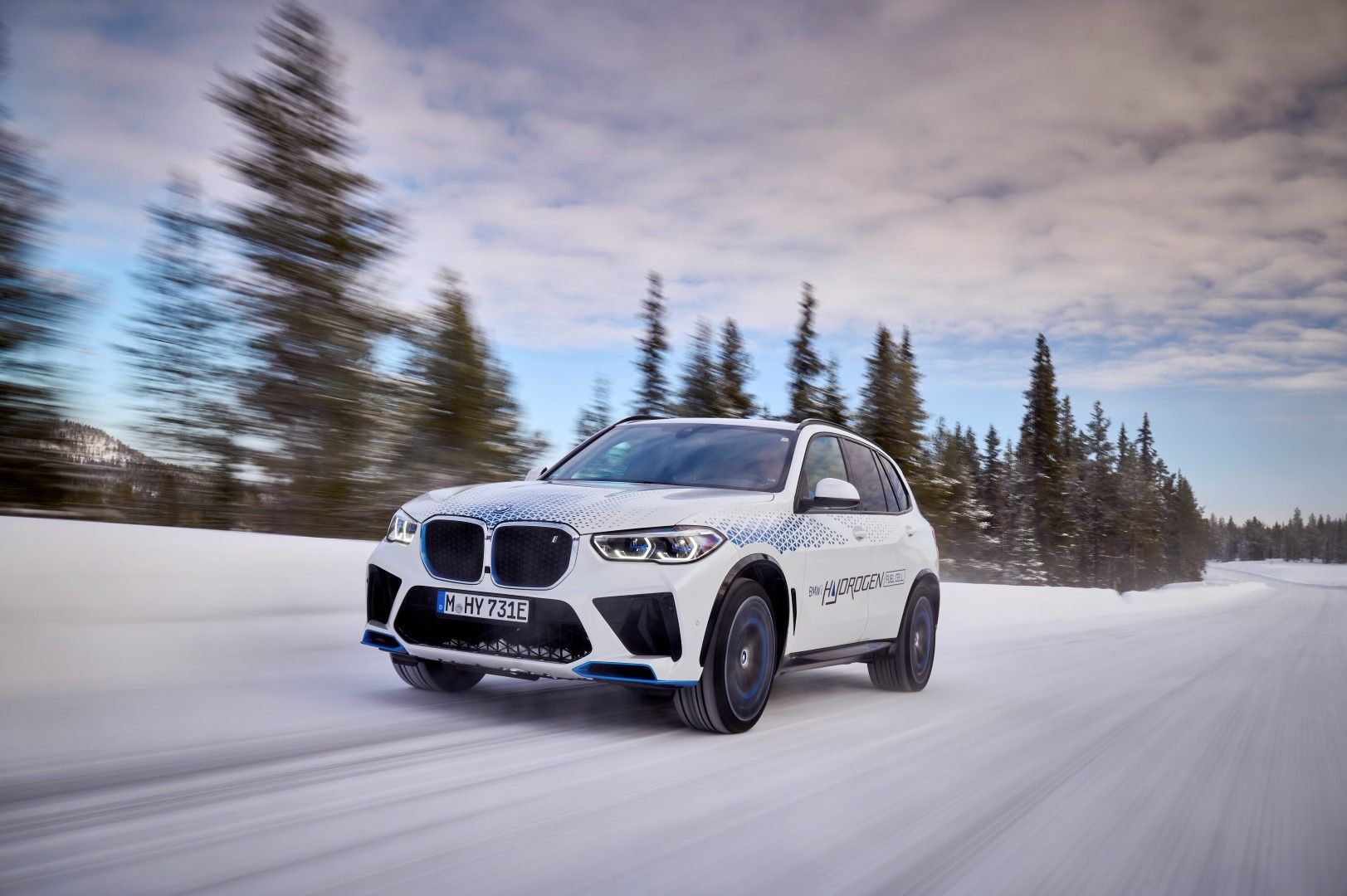 Δοκιμή στα χιόνια με BMW iX5 Hydrogen!