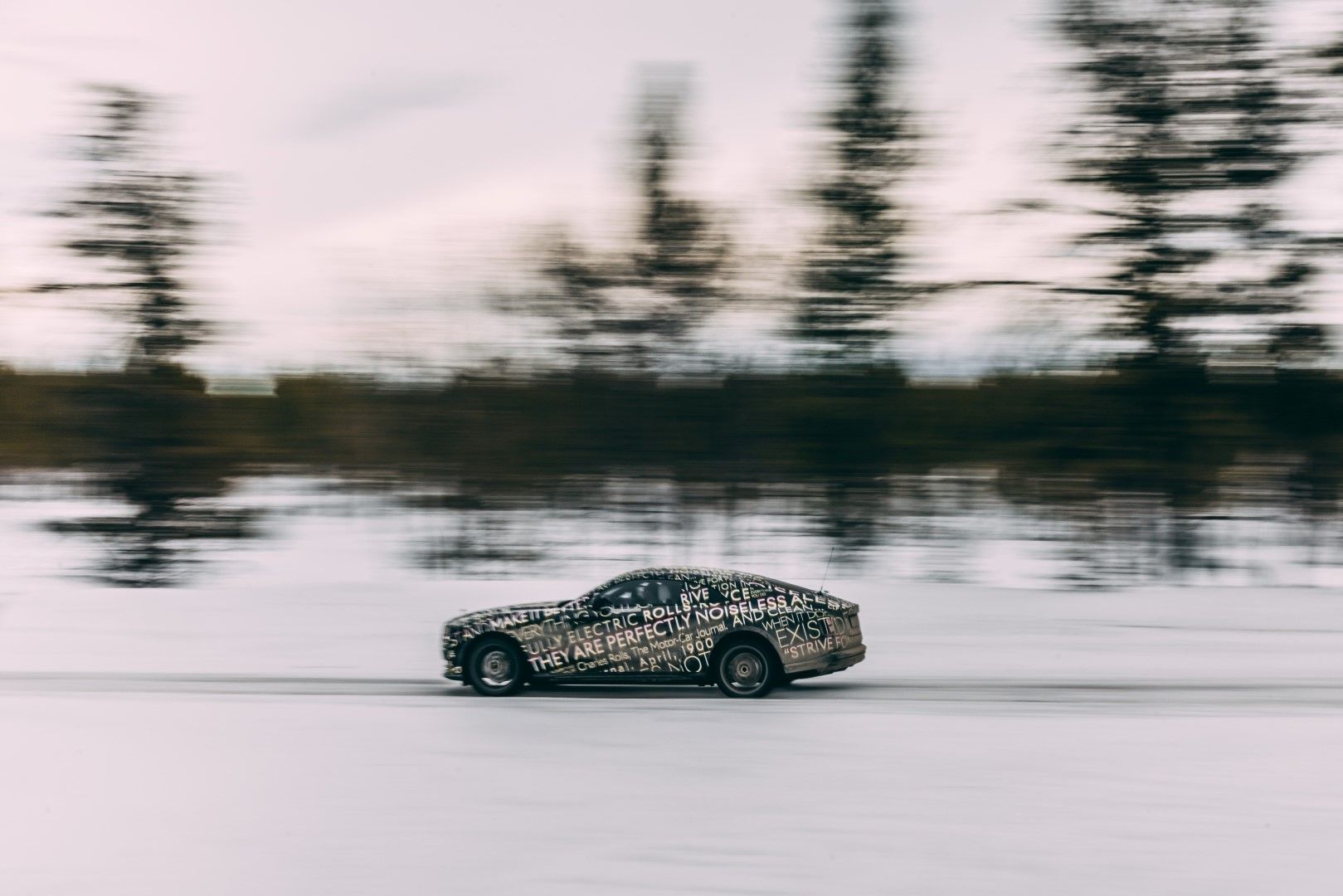 H Rolls-Royce Spectre τεστάρει τις αντόχές της στα χιόνια!