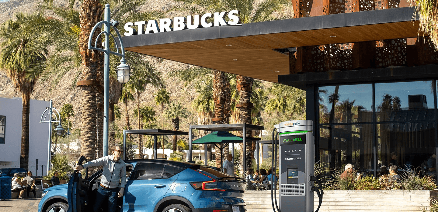 Η Volvo και η ChargePoint τοποθετούν φορτιστές στα Starbucks
