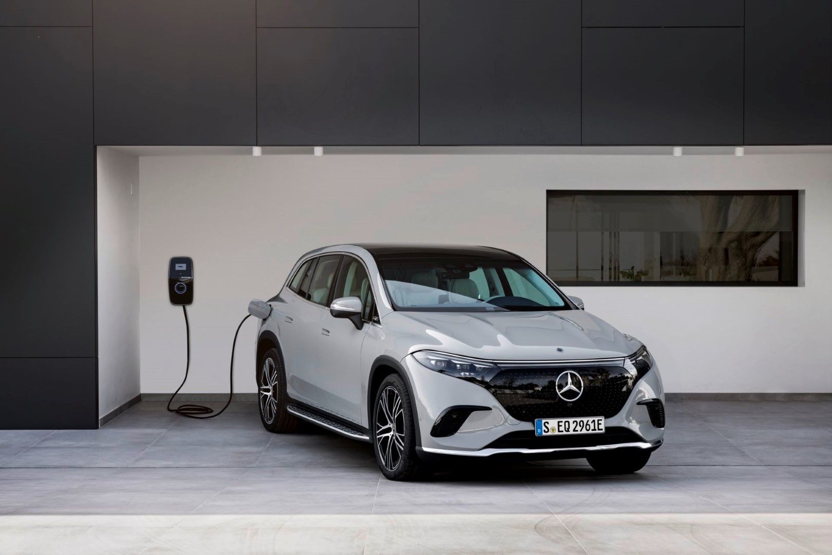 Η νέα Mercedes-Benz EQS SUV είναι πλέον γεγονός!