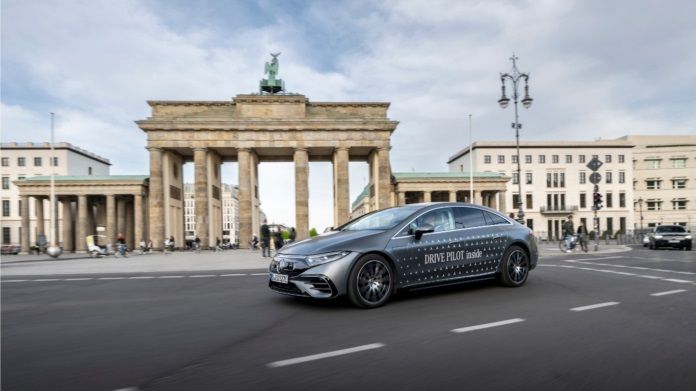 Mercedes-Benz Drive Pilot με αυτόνομη οδήγηση επιπέδου 3!