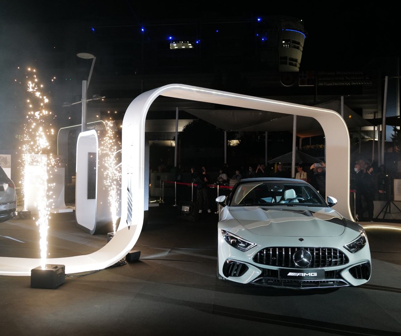 Mercedes-Benz: Το «Past to the Future» ξεκίνησε στο Golden Hall!