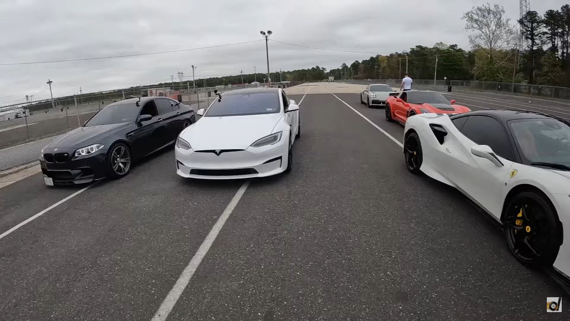 Tesla Model S vs BMW vs Corvette: «Ηλεκτρική» υπεροχή!