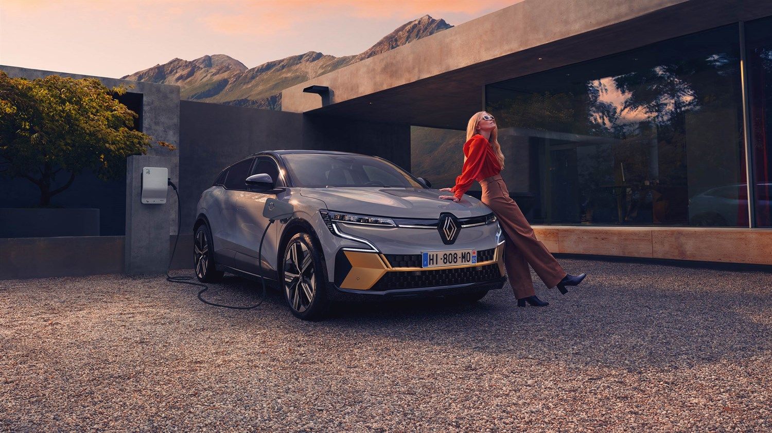 Renault: Πώς γίνεται η μετατροπή συμβατικού σε ηλεκτρικό;