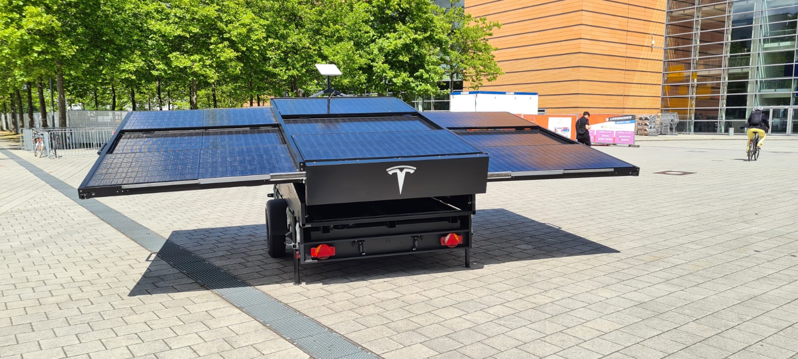 Tesla: Ηλιακοί συλλέκτες για έξτρα αυτονομία!