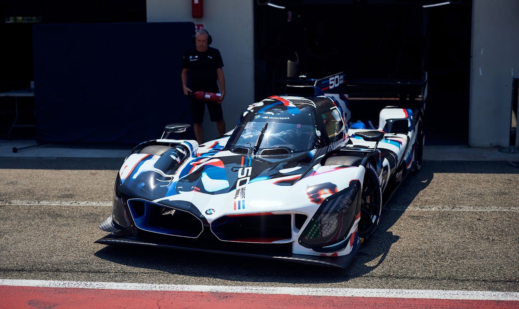 Η επιστροφή της BMW στο Le Mans 2024 είναι… υβριδική!