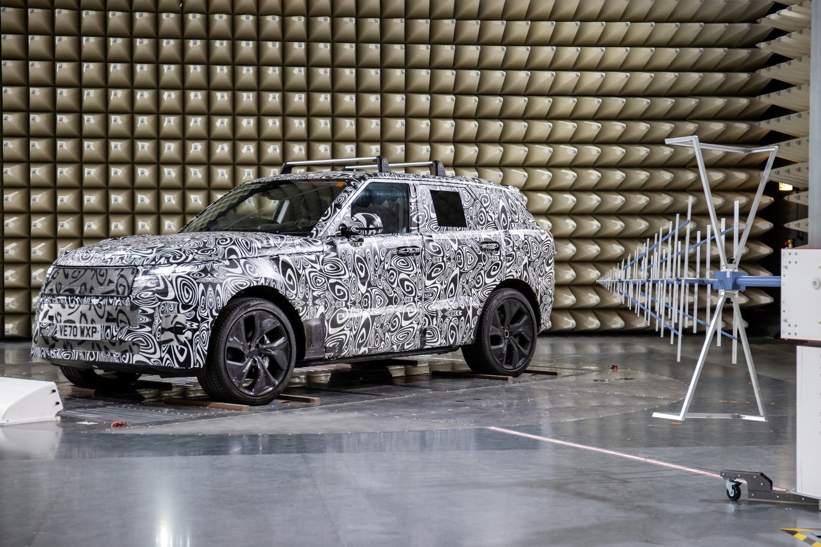 Jaguar Land Rover: Νέα εγκατάσταση με ραδιοηλεκτρικές... παρεμβολές