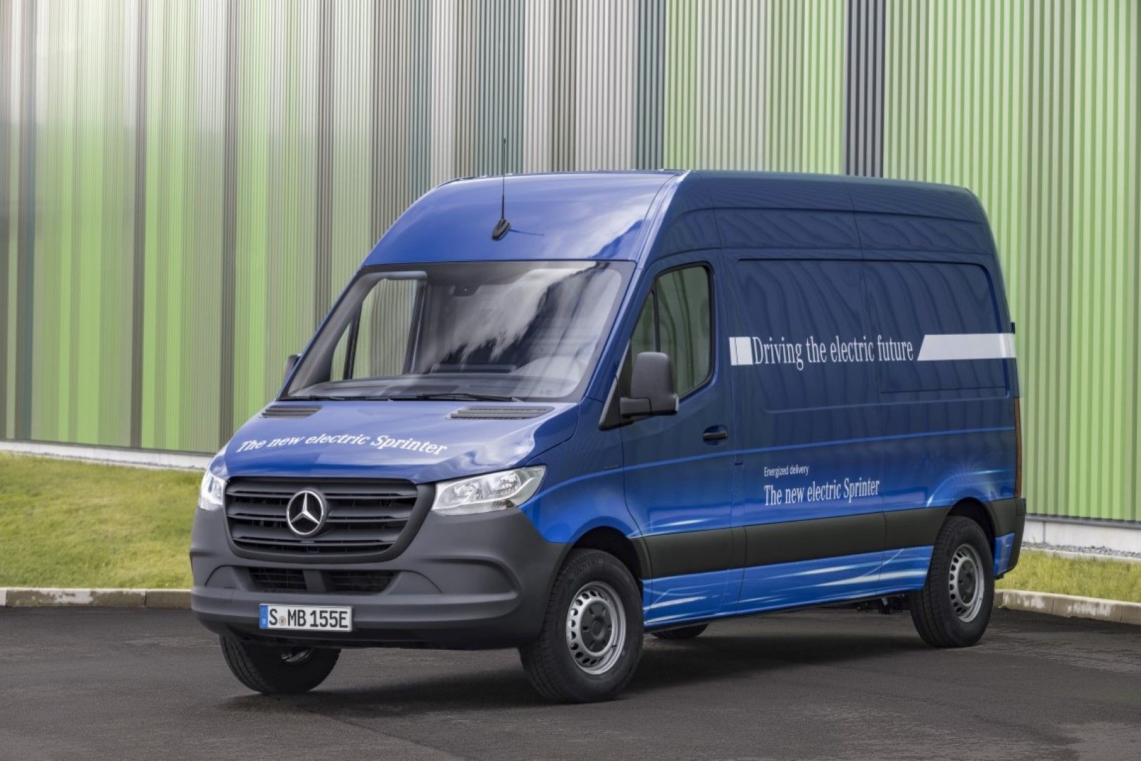 Rivian και Mercedes-Benz σχεδιάζουν εργοστάσιο για ηλεκτρικά van