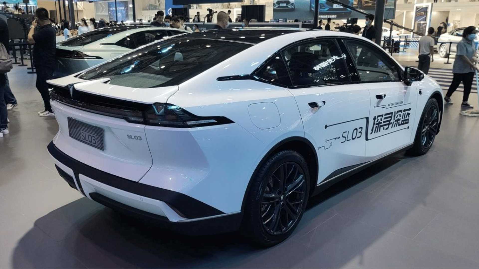 Κλωνοποιήθηκε το Tesla Model 3;