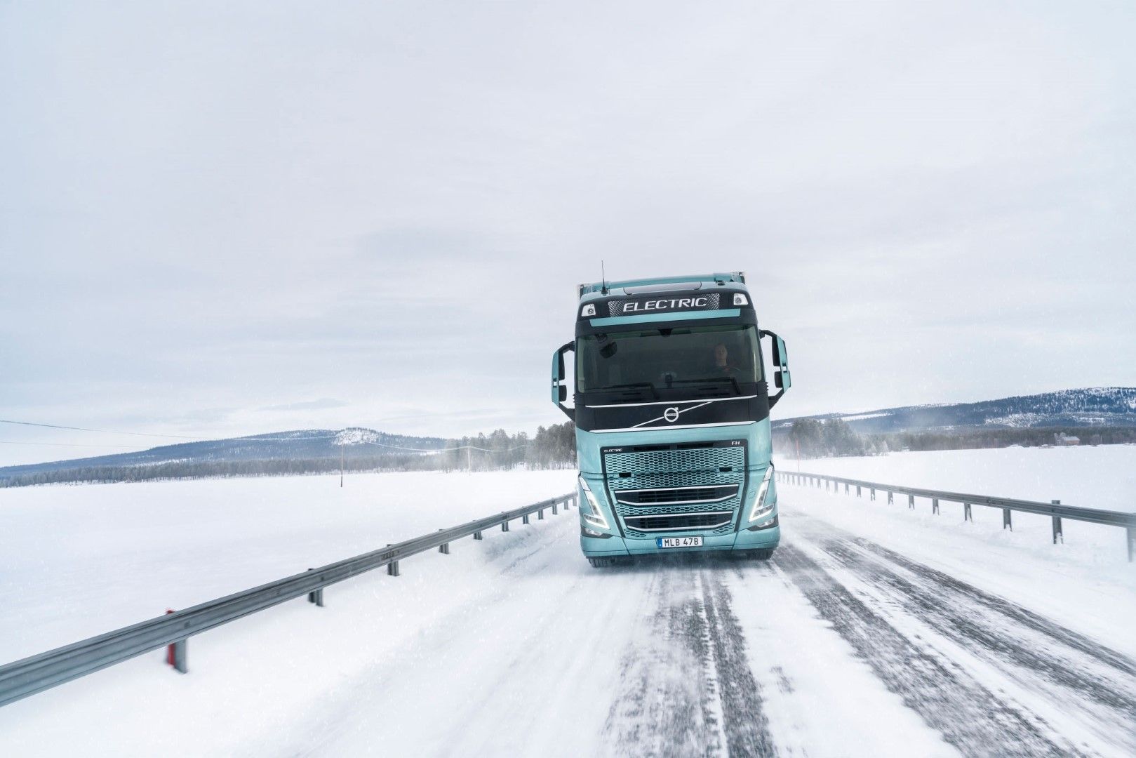 Τα ηλεκτρικά φορτηγά της Volvo Trucks θα δοκιμάσουν τις αντοχές τους στον Αρκτικό Κύκλο, μεταφέροντας φορτίου 74 τόνων.