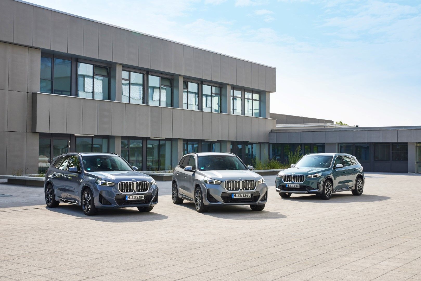 Η BMW προχωρά σε αναβαθμίσεις των μοντέλων της από το φθινόπωρο του 2022 και λανσάρει 2 νέα plug-in υβριδικά μοντέλα.