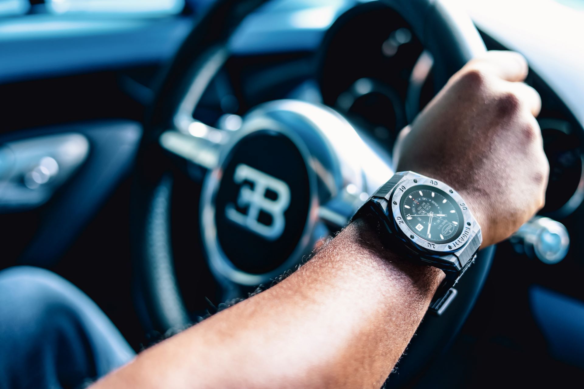 Bugatti Carbone Limited Edition: Smartwatch... 2.500 δολαρίων!