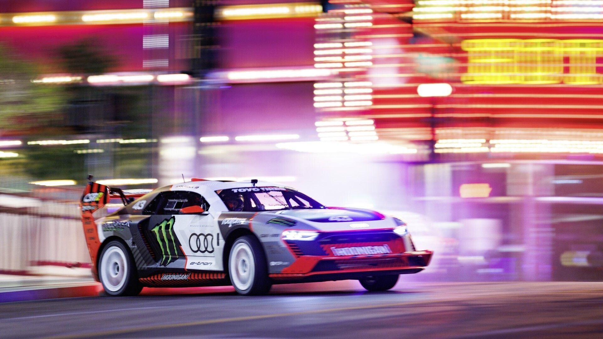 Electrikhana: Ken Block και Audi S1 Hoonitron «καίνε» λάστιχο στο Las Vegas
