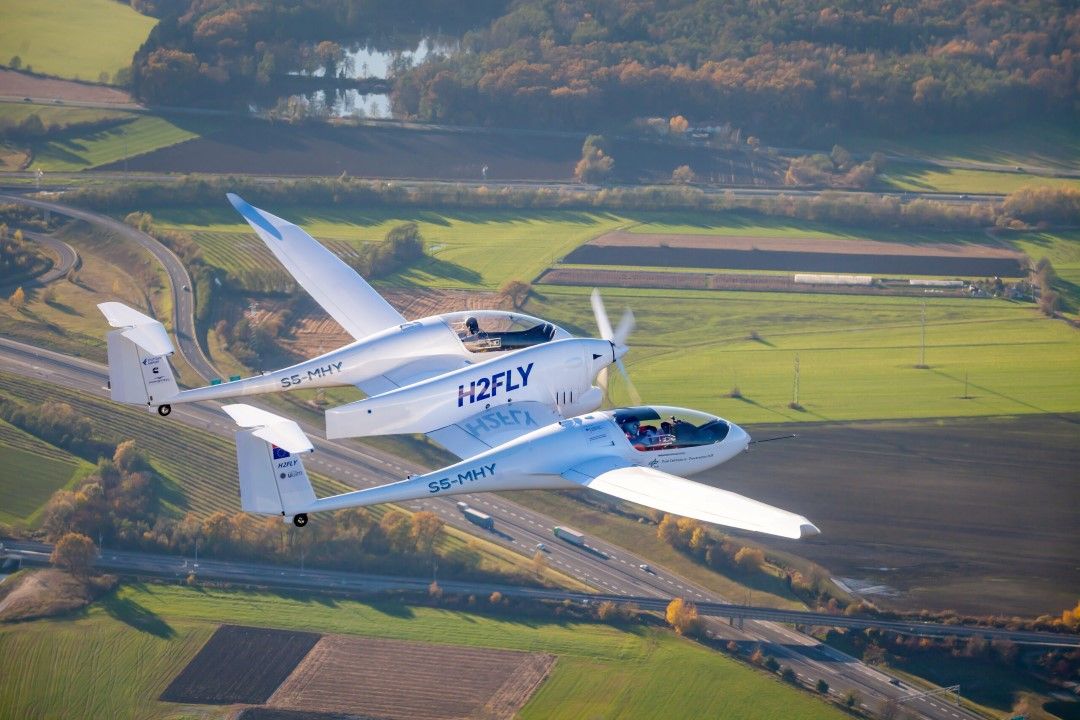 Το αεροπλάνο της H2FLY στον αέρα με υγρό υδρογόνο!