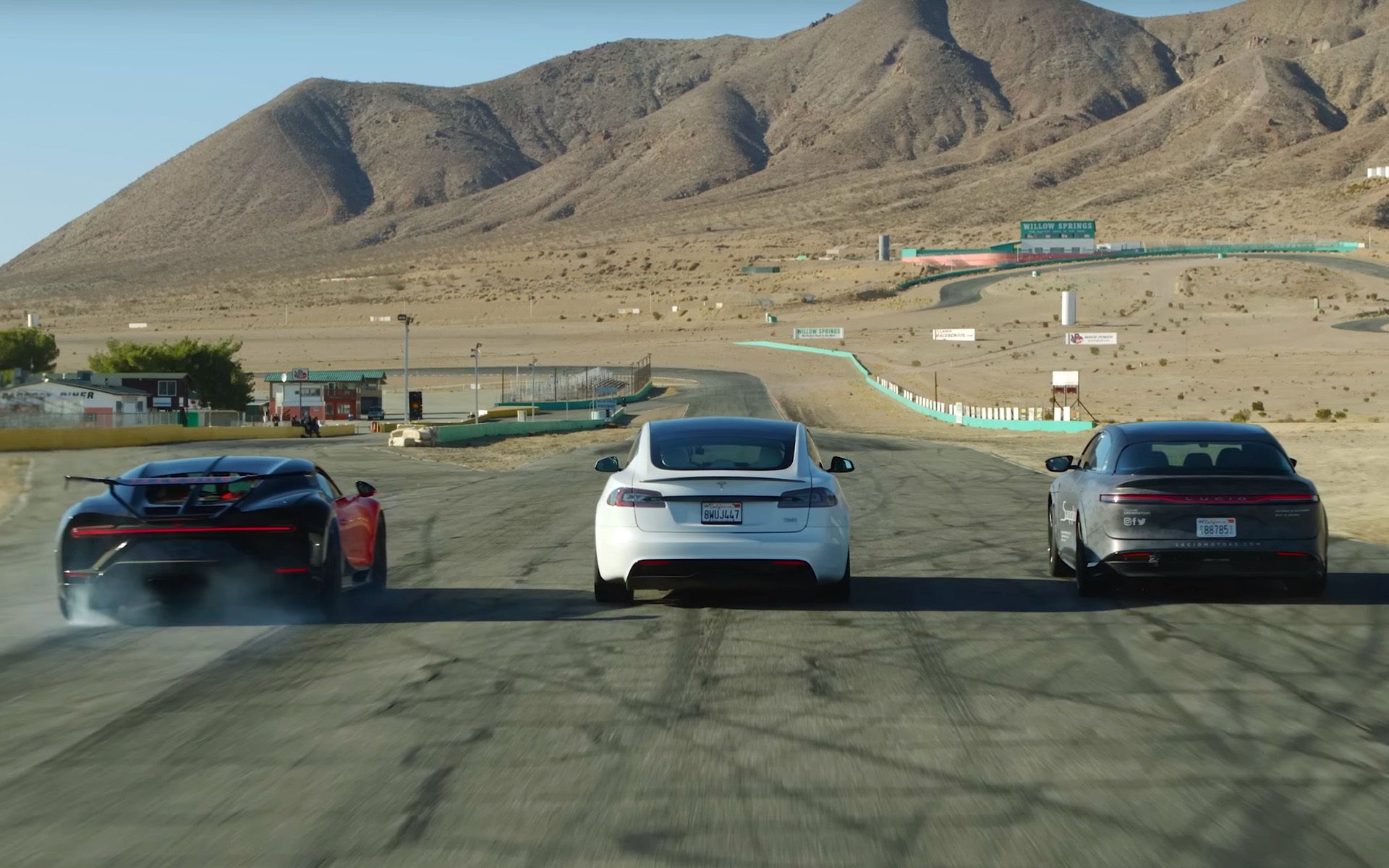 Lucid vs Tesla vs Bugatti vs Ducati: Ποιος είναι ο Βασιλιάς στο 400άρι;