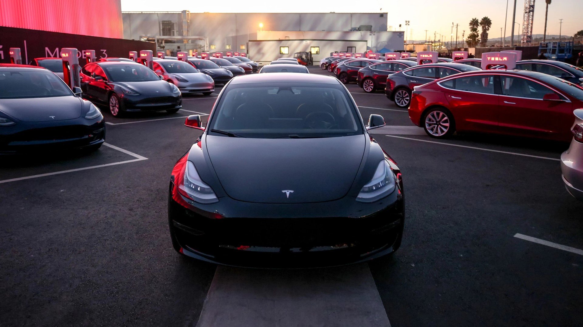 Tesla: 600.000 δολάρια σε όποιον χακάρει τo Model S ή το Model 3