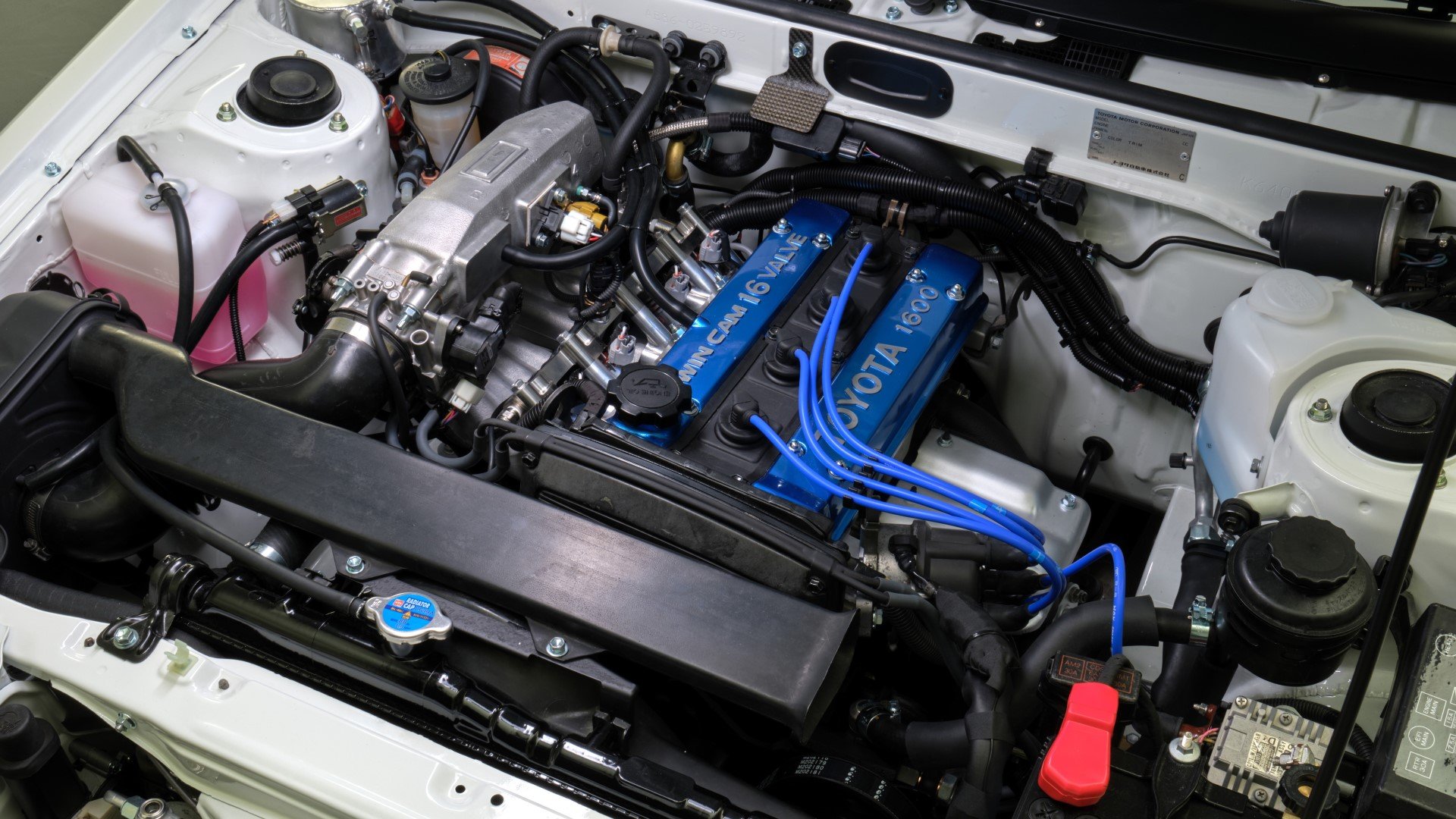 H Toyota δίνει νέα πνοή σε δύο Corolla AE86