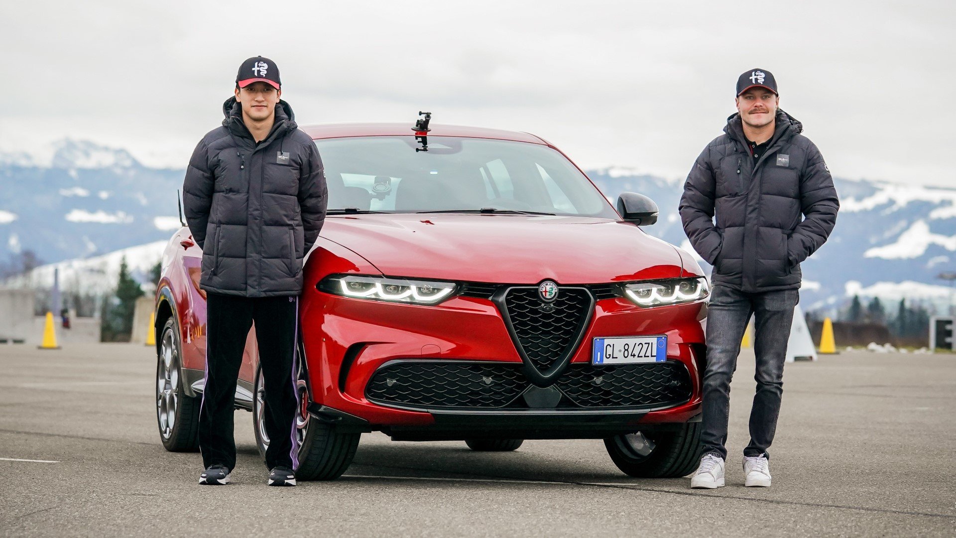 Bottas και Zhou στην πίστα με την Alfa Romeo Tonale Q4 PHEV