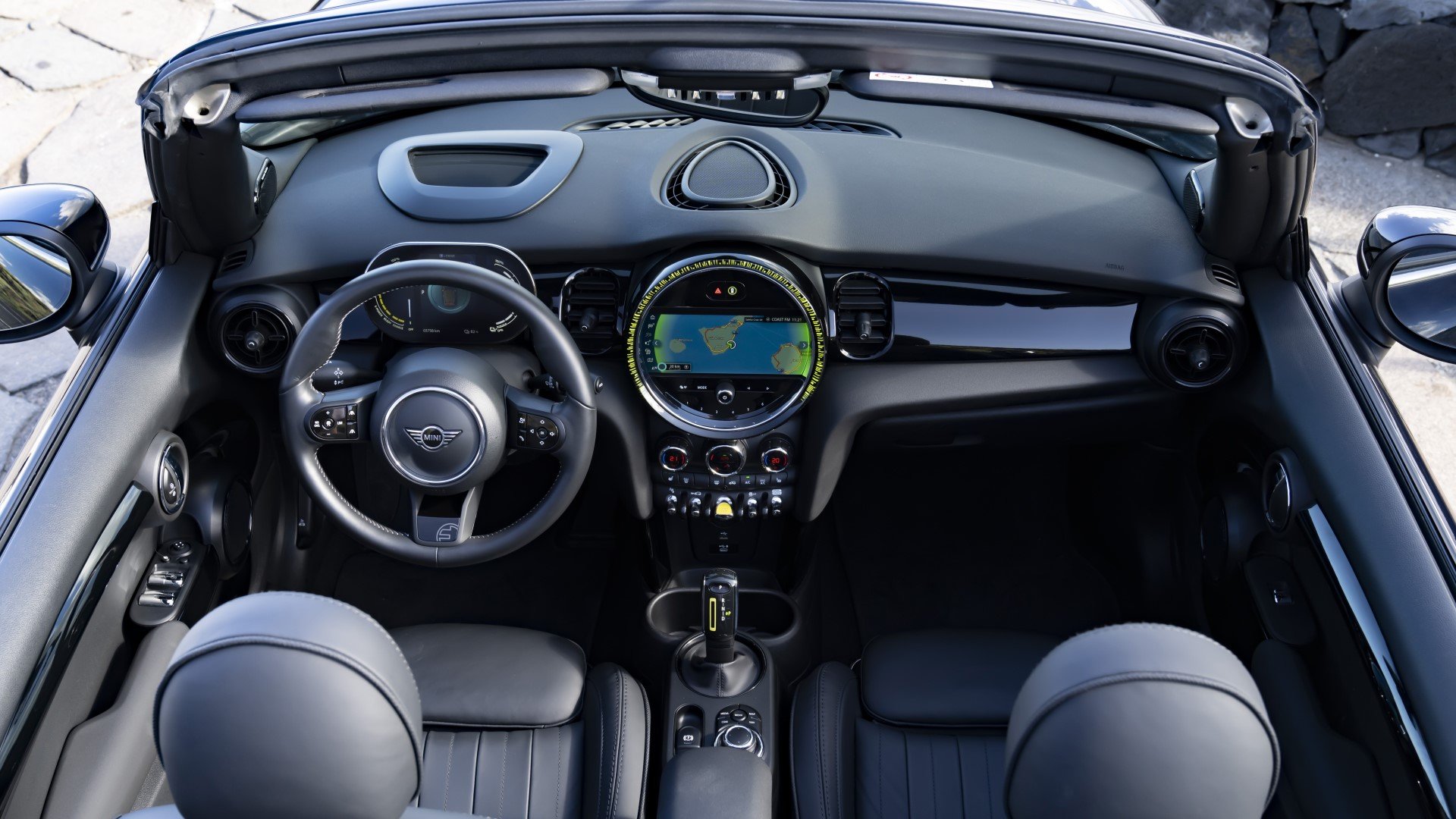 Ανοιχτό τo MINI Cooper SE Cabrio σε ηλεκτρικούς ορίζοντες