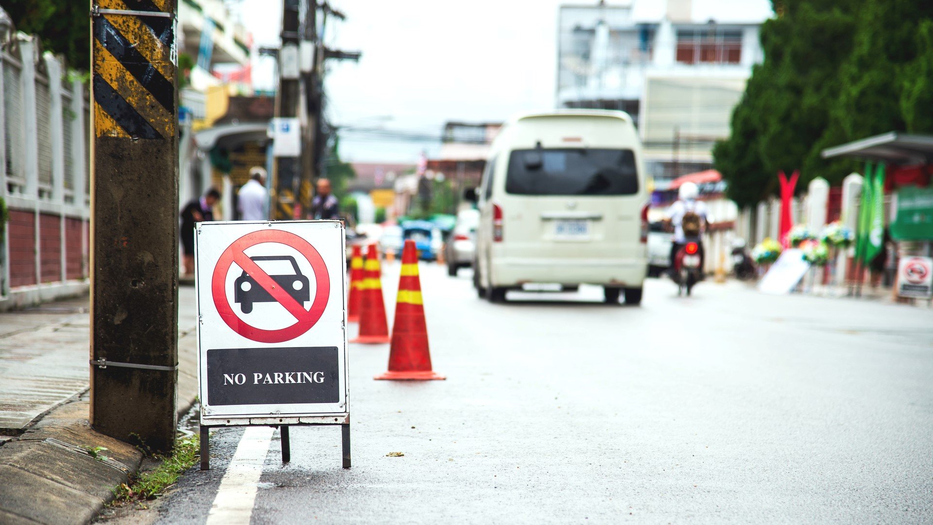 Parking: Επιτρέπεται η «κράτηση» θέσης σε δημόσιο δρόμο;