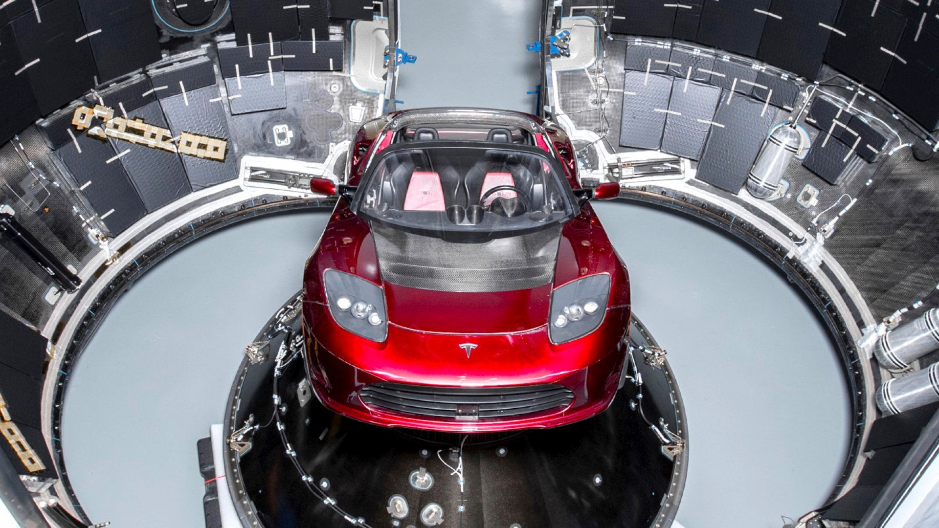 Το Tesla Roadster «έκλεισε» 5 χρόνια στο διάστημα!