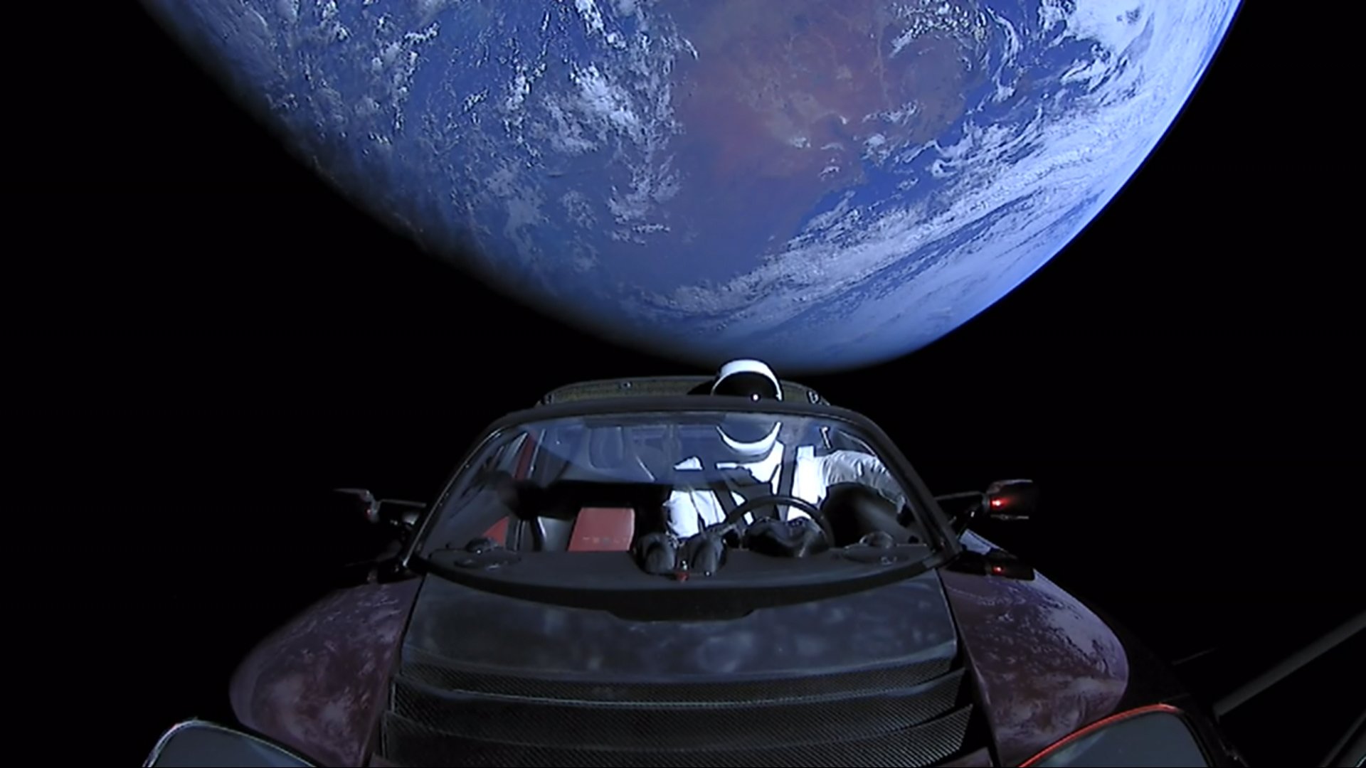 Το Tesla Roadster «έκλεισε» 5 χρόνια στο διάστημα!