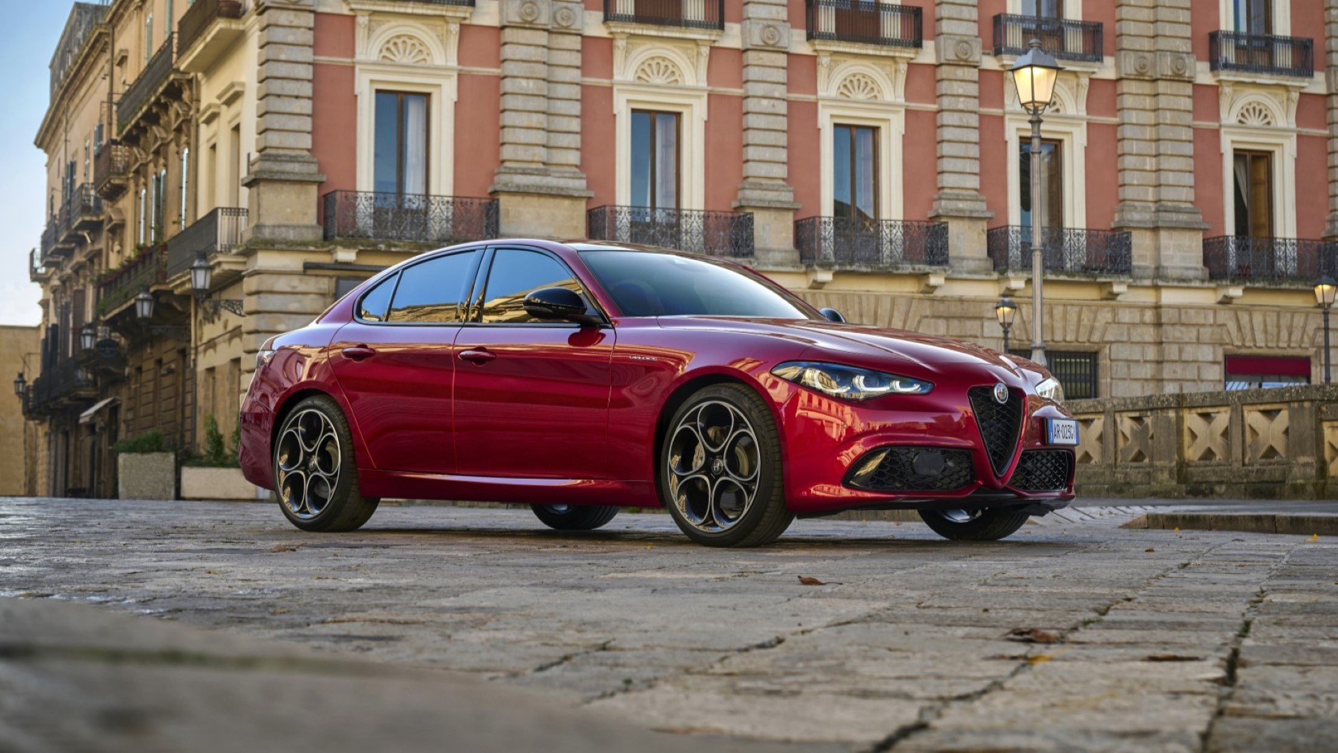 H Alfa Romeo «ηλεκτρίζει» το εργοστάσιο του Cassino