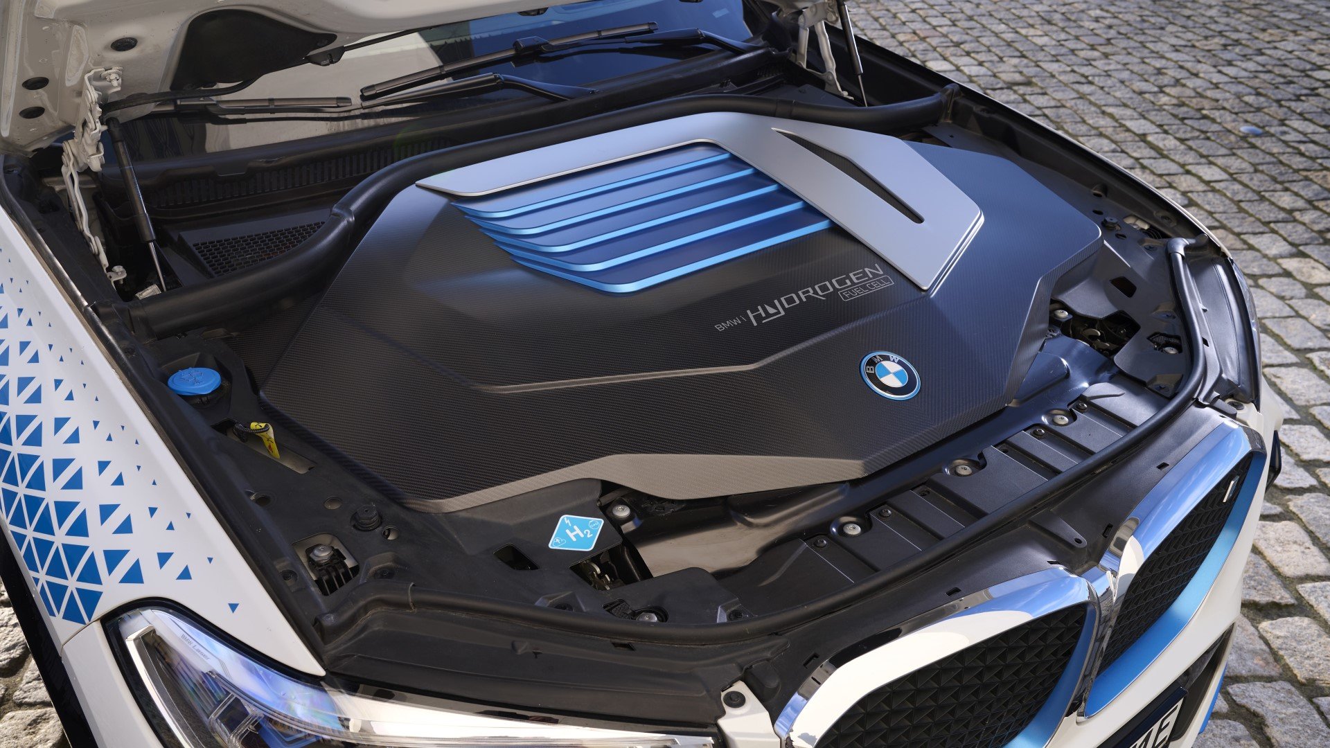 Η BMW προετοιμάζει το έδαφος για το... υδρογόνο