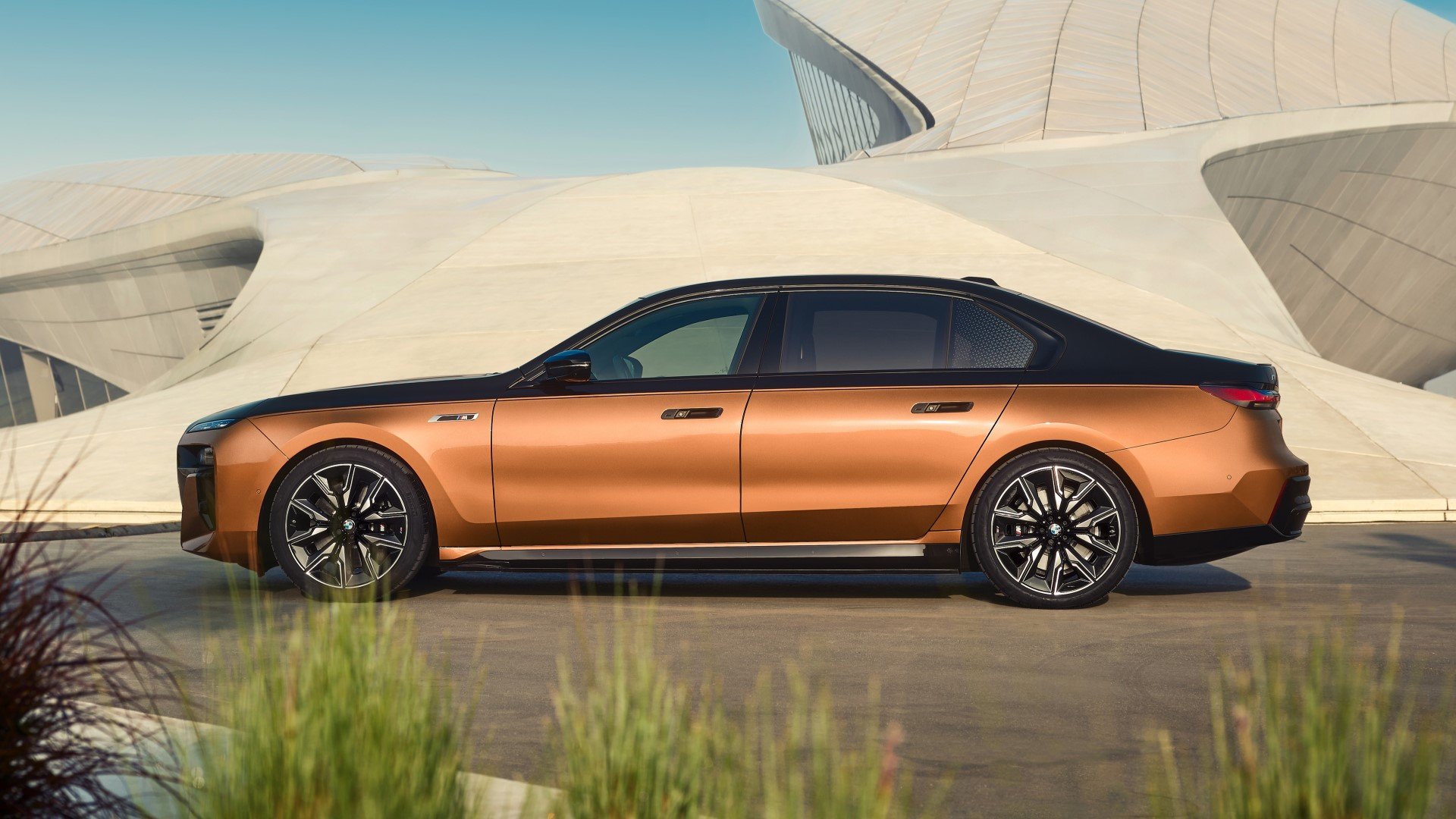 BMW i7 M70 xDrive: Ιδού η ισχυρότερη ηλεκτρική BMW