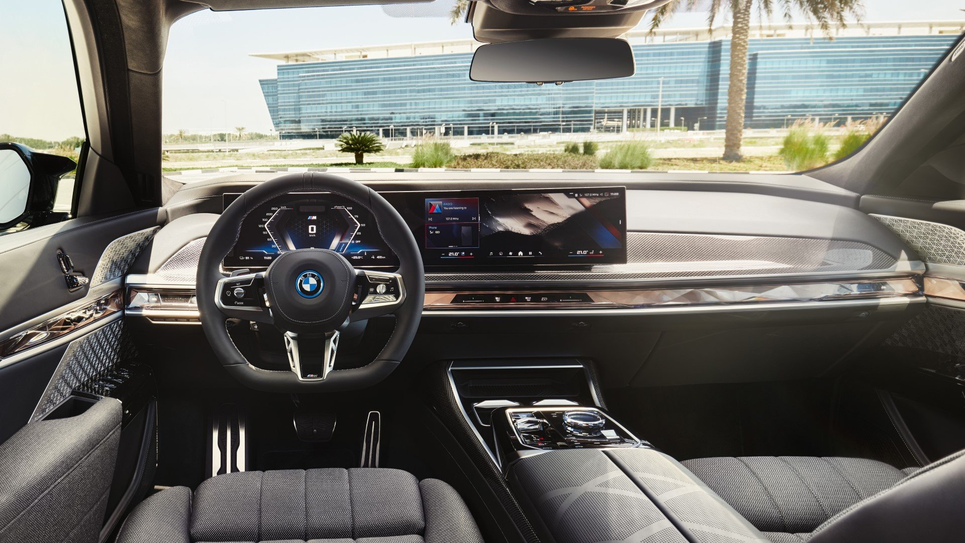 BMW i7 M70 xDrive: Ιδού η ισχυρότερη ηλεκτρική BMW