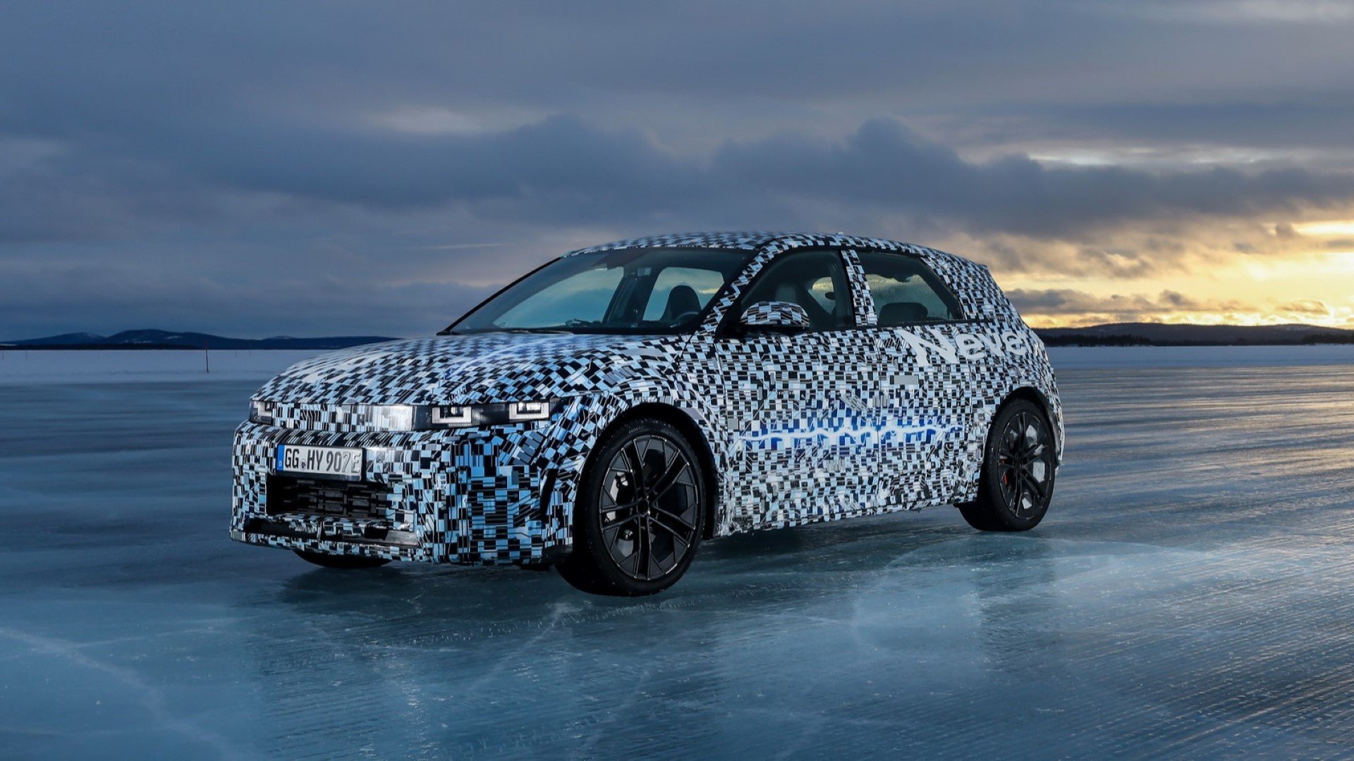 Το Hyundai Ioniq 5 N driftάρει ασταμάτητα στην Σουηδία