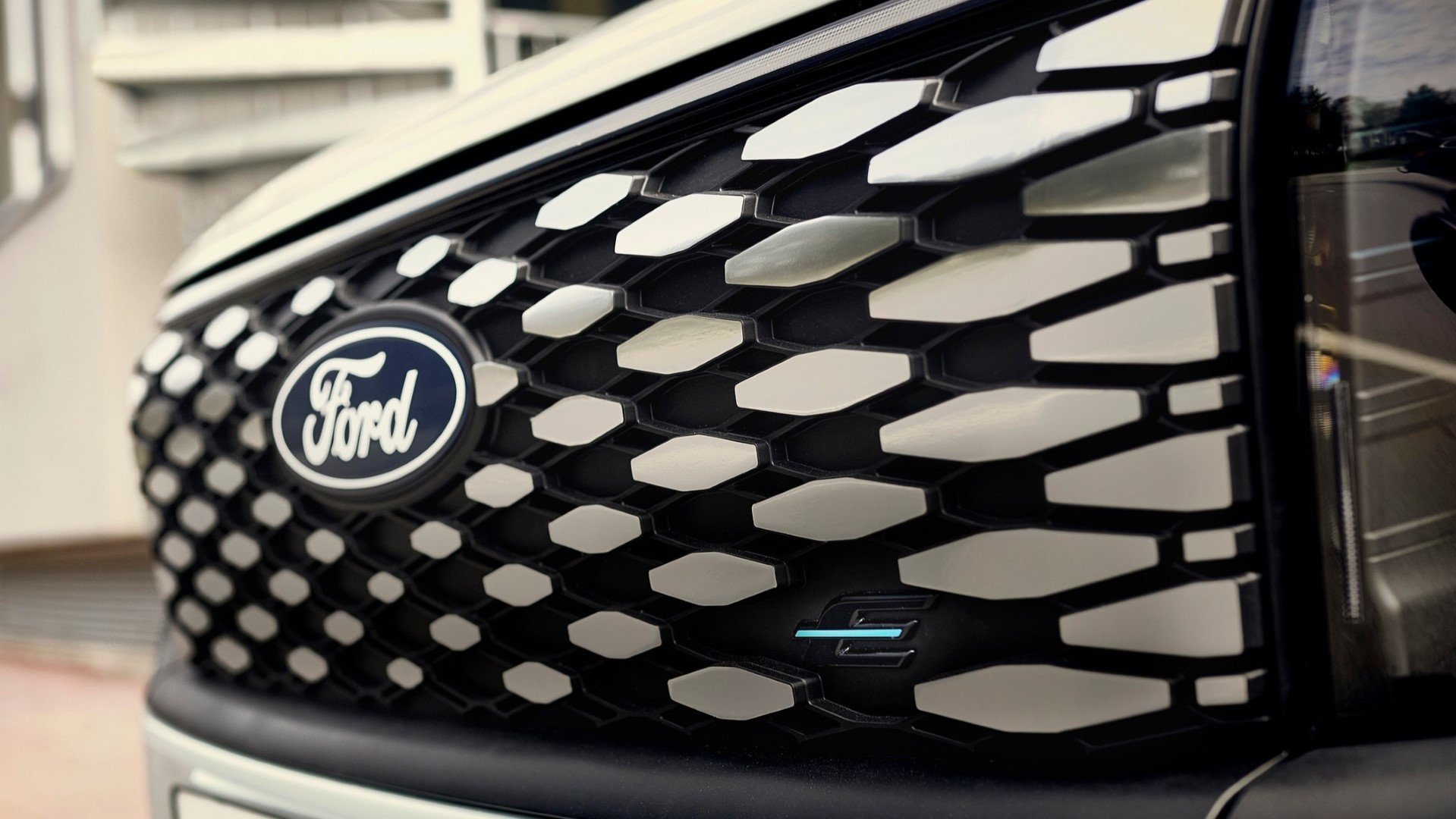 Ford E-Tourneo Courier: Ηλεκτρικό, πρακτικό και περιπετειώδες
