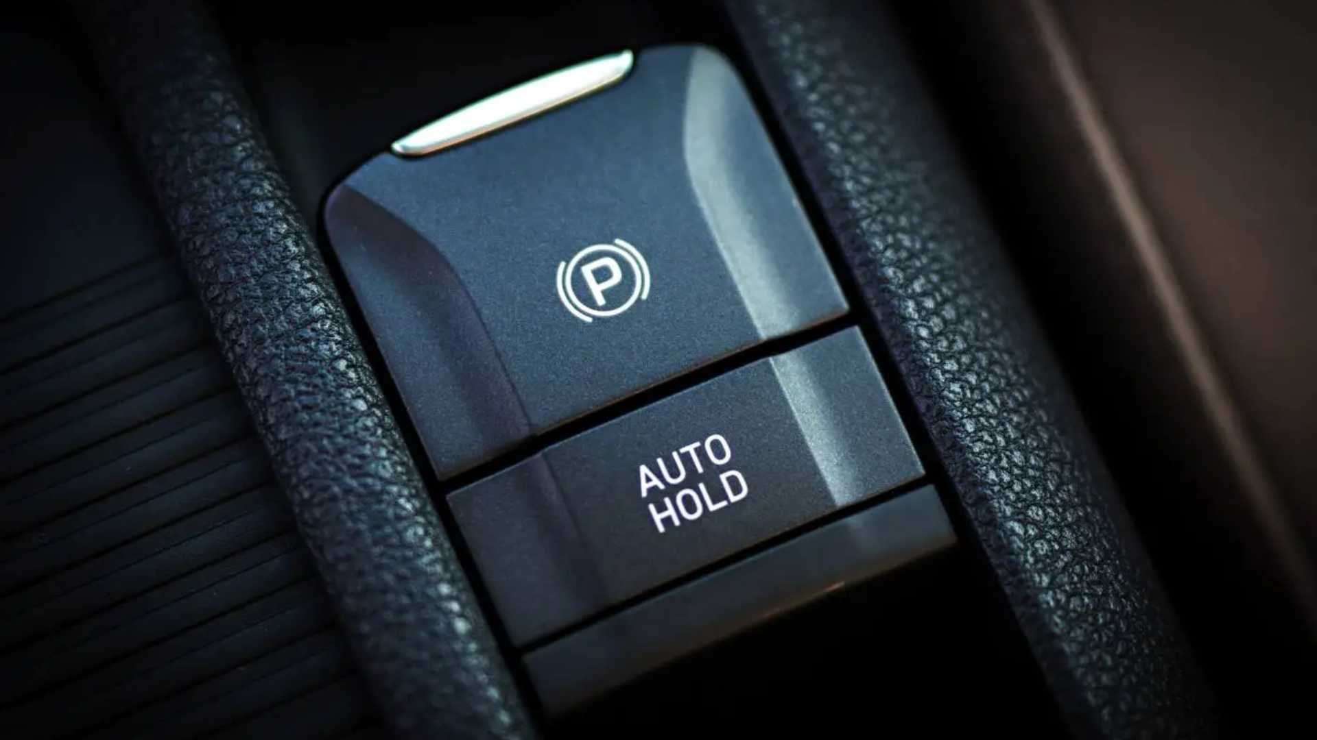 Auto Hold: Το κουμπί που σώζει στις ανηφόρες!