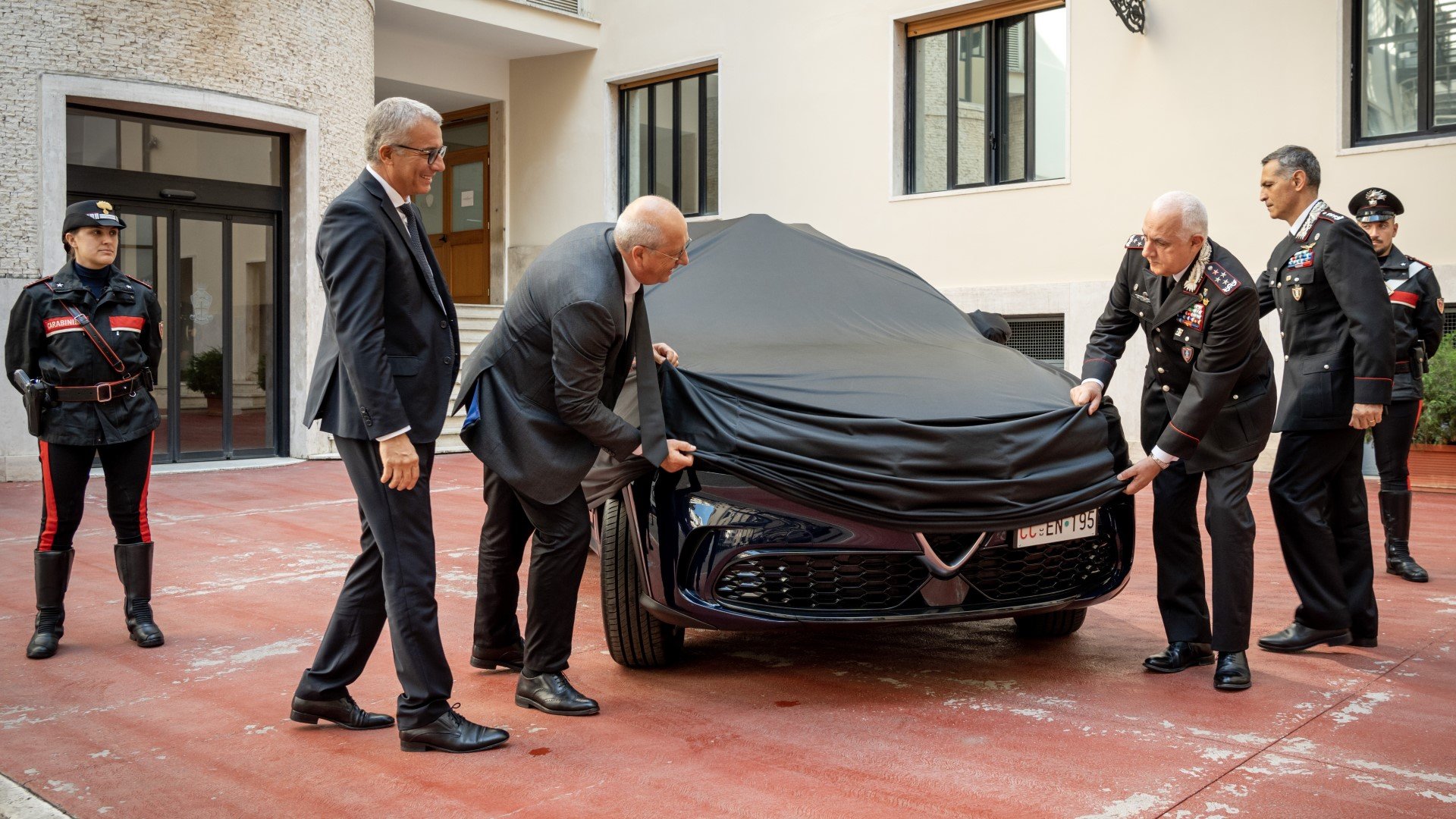 Η Alfa Romeo Tonale στην υπηρεσία του νόμου