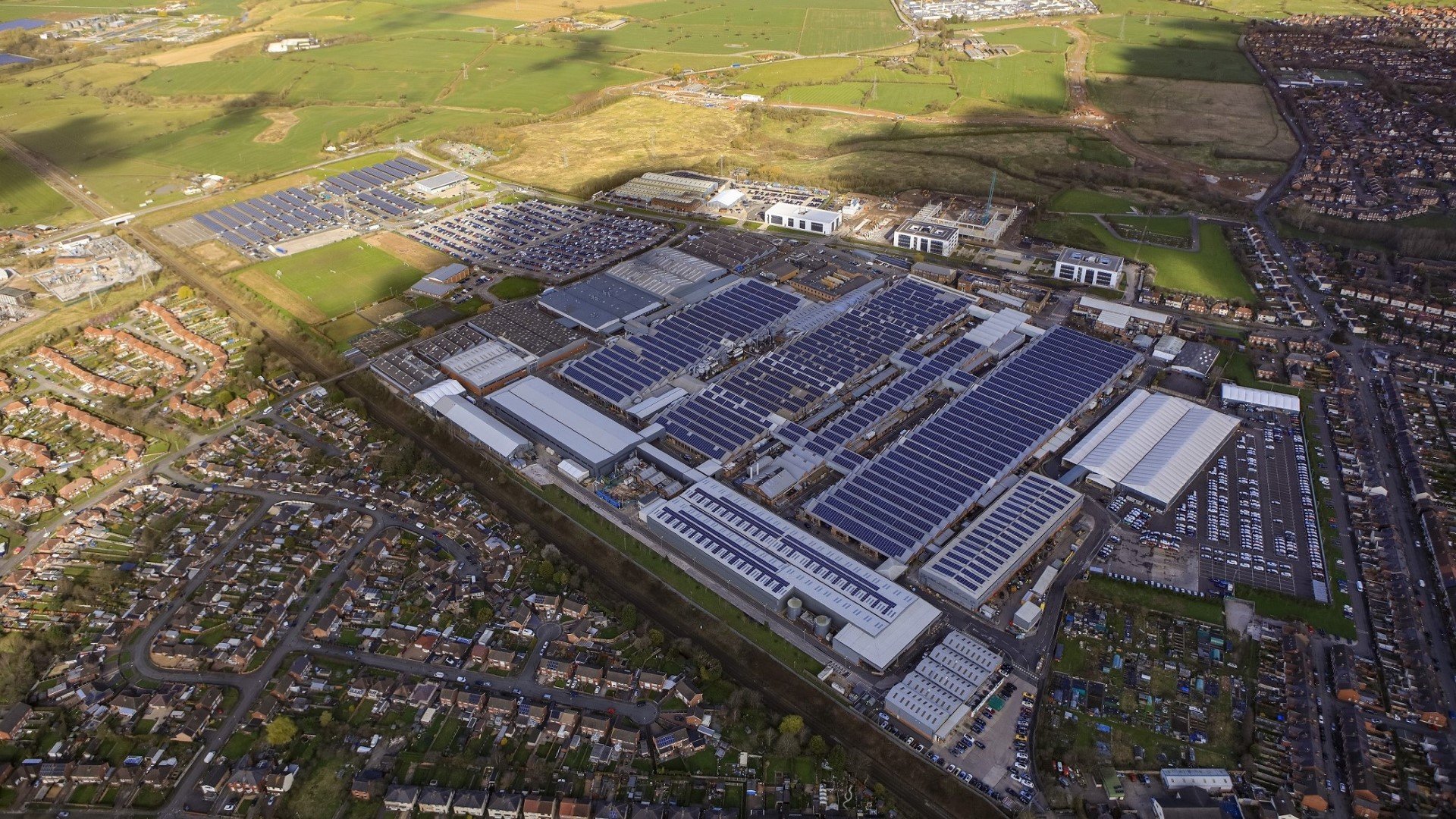 Bentley: 36.418 ηλιακά πάνελ για το νέο Dream Factory