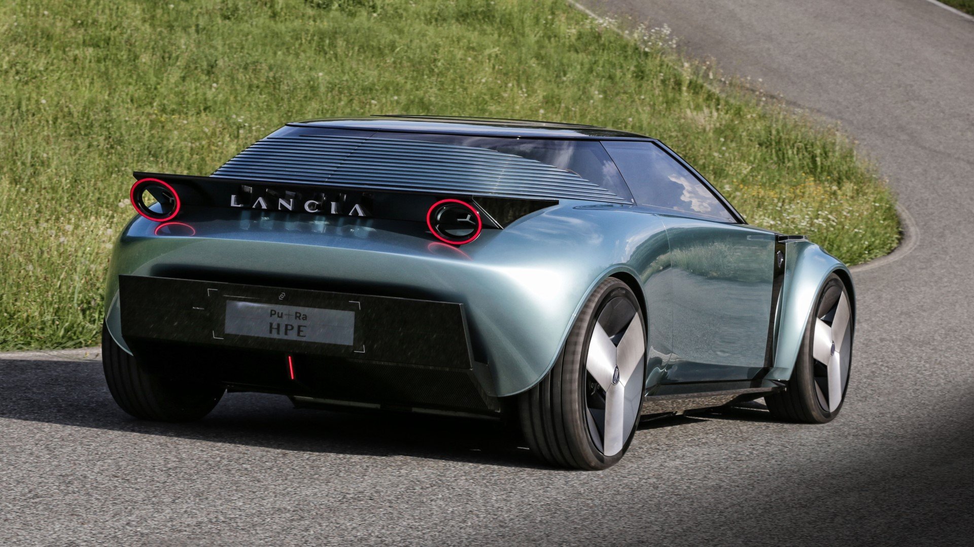 Πάμε μία... βόλτα με την διαστημική Lancia Pu+Ra HPE Concept!