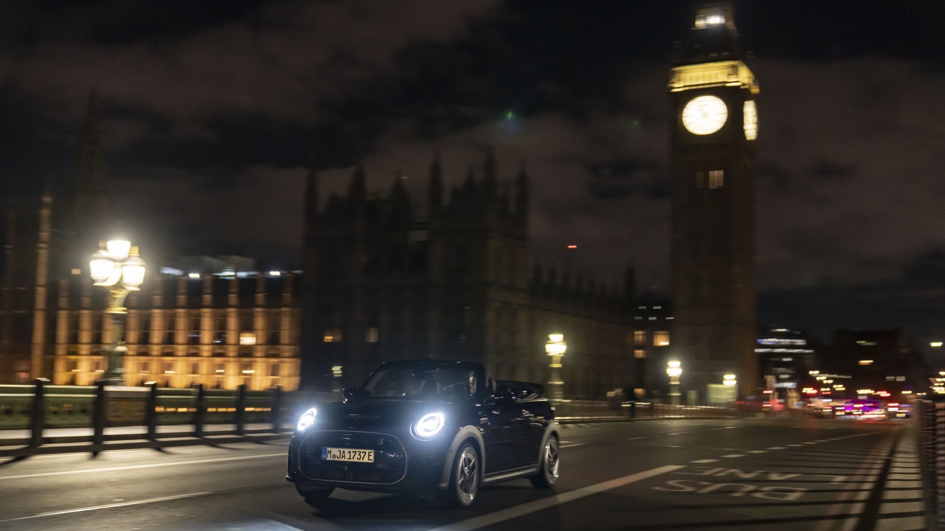 MINI Cooper SE Cabrio: Ηλεκτρίζοντας το Λονδίνο