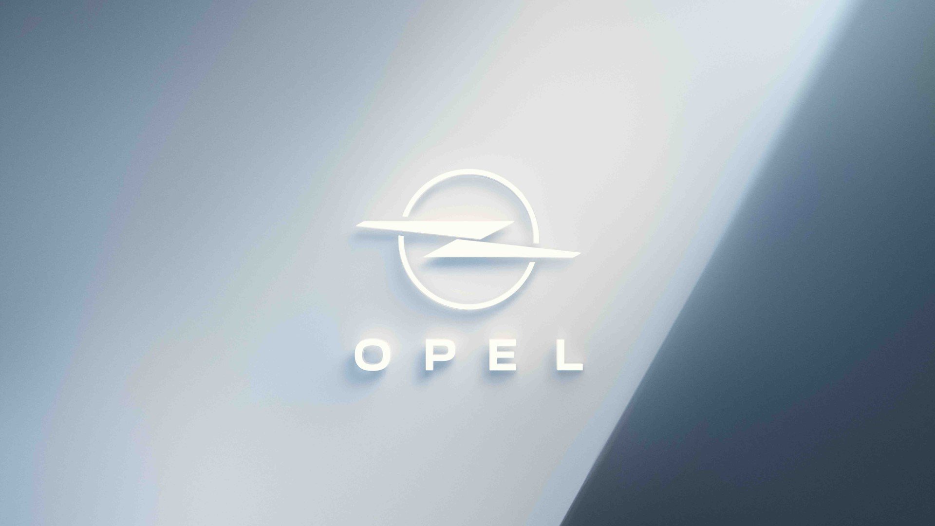 Ο «κεραυνός» της Opel... εξηλεκτρίζεται!