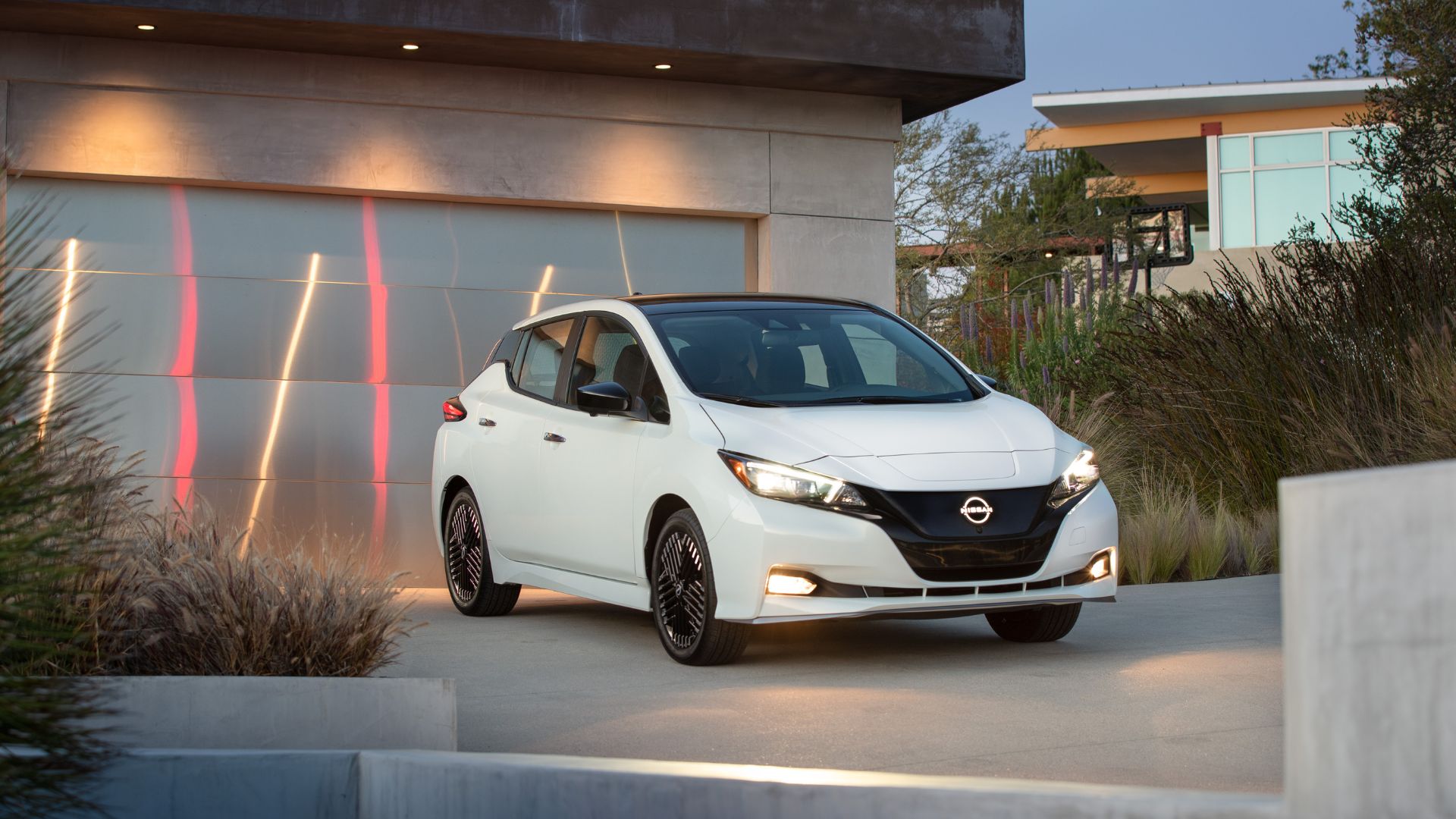 Η Nissan κάνει ρεκόρ στις πωλήσεις ηλεκτρικών αυτοκινήτων