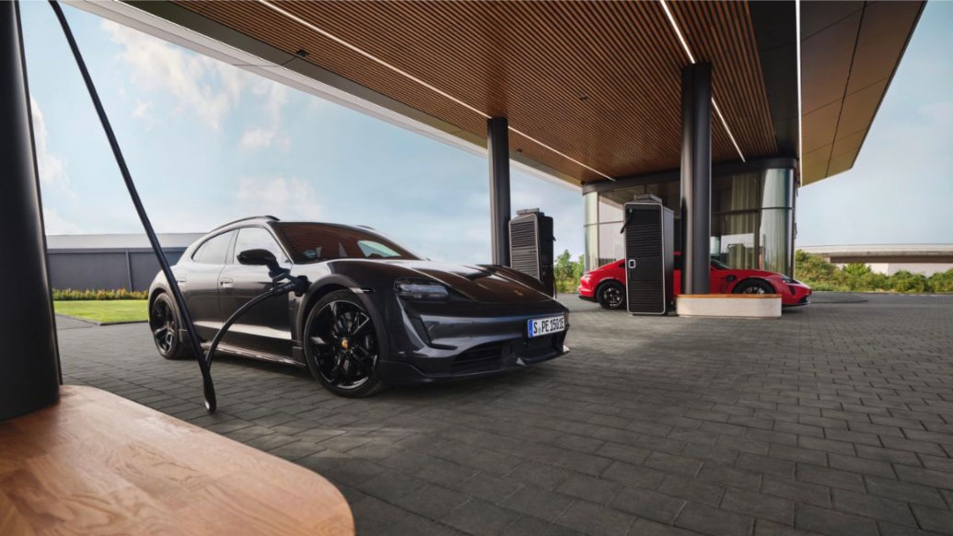 Το πρώτο Porsche Charging Lounge άνοιξε και μας περιμένει!
