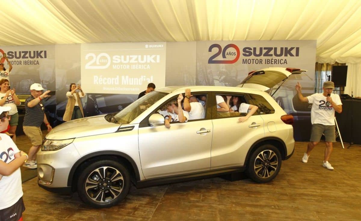 Πόσα άτομα χωράνε μέσα σε ένα Suzuki Vitara;