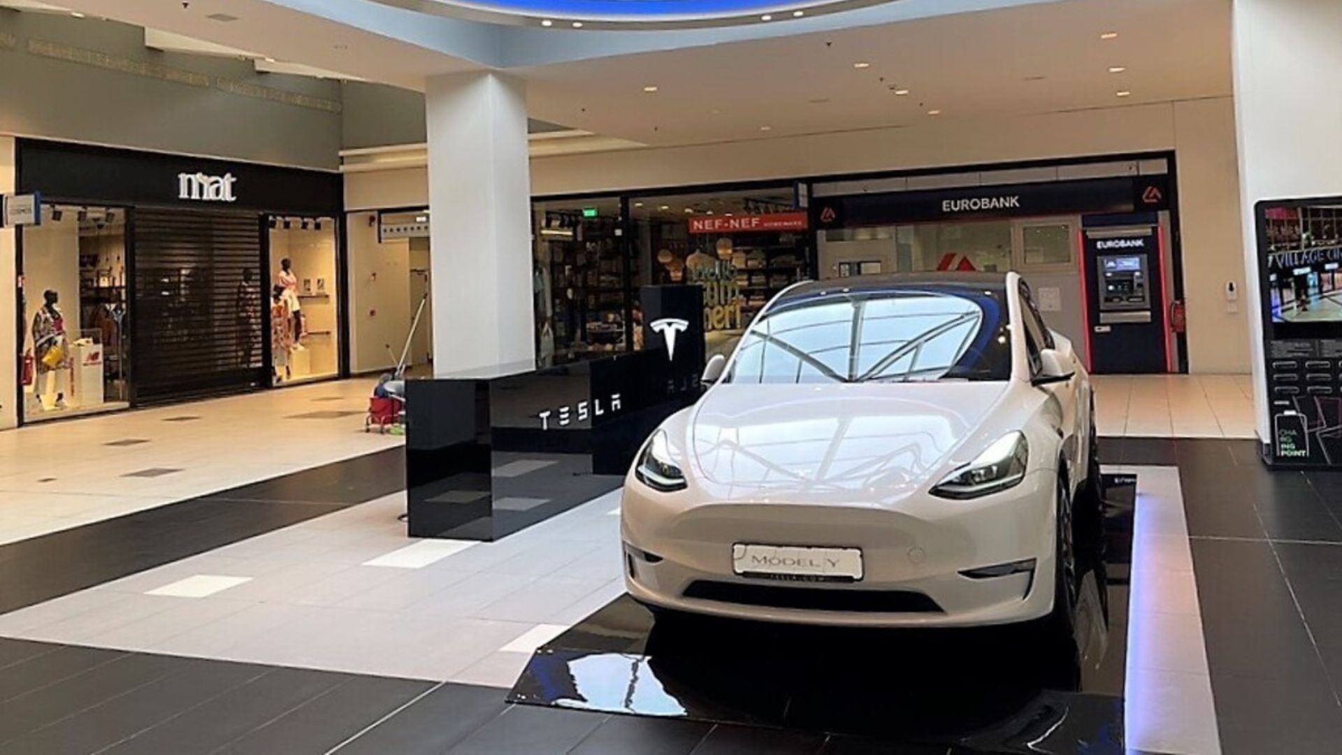 Η Tesla άνοιξε νέο κατάστημα στη Θεσσαλονίκη