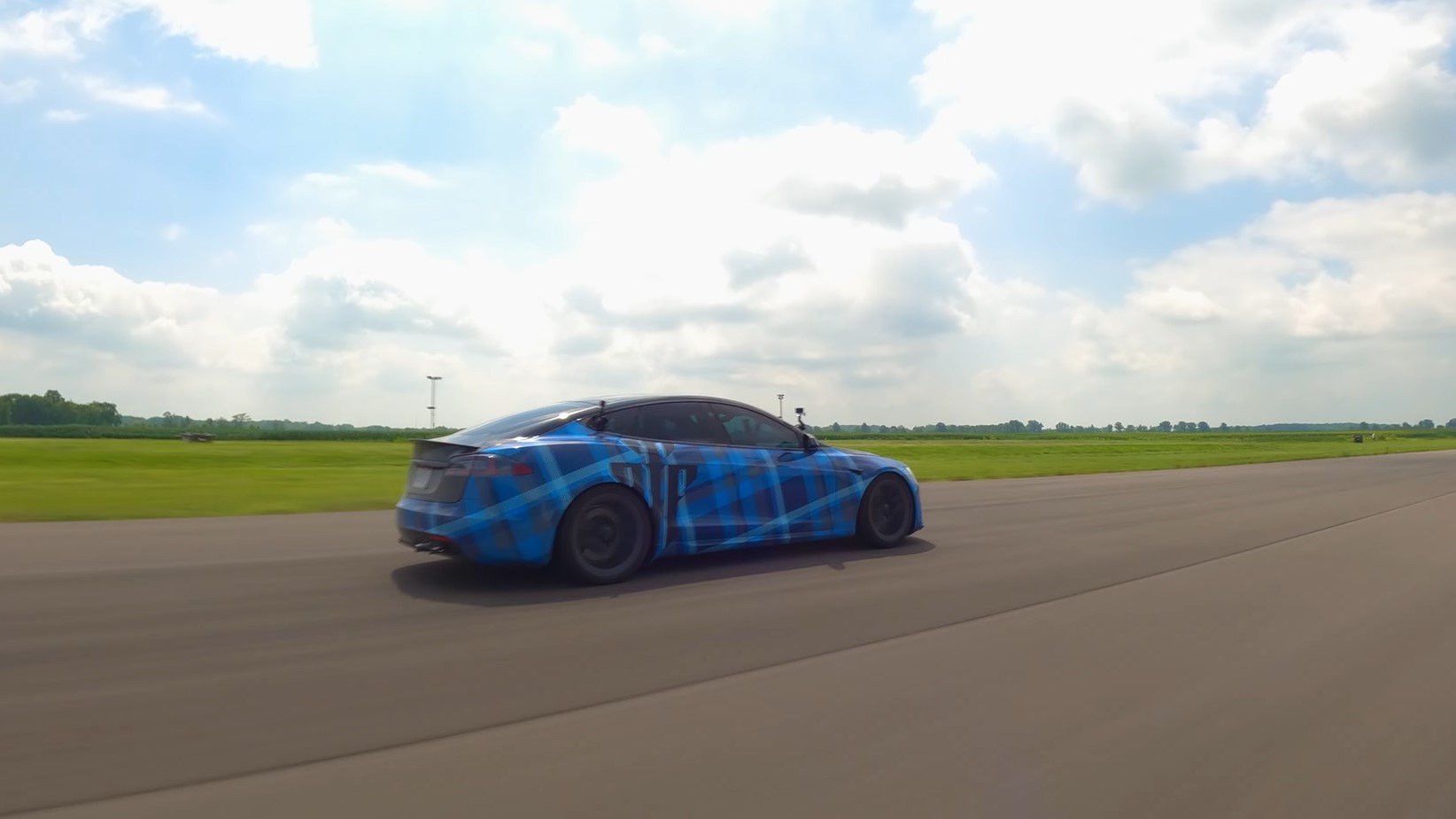 Bugatti Chiron SS vs Rimac Nevera vs Tesla Model S Plaid