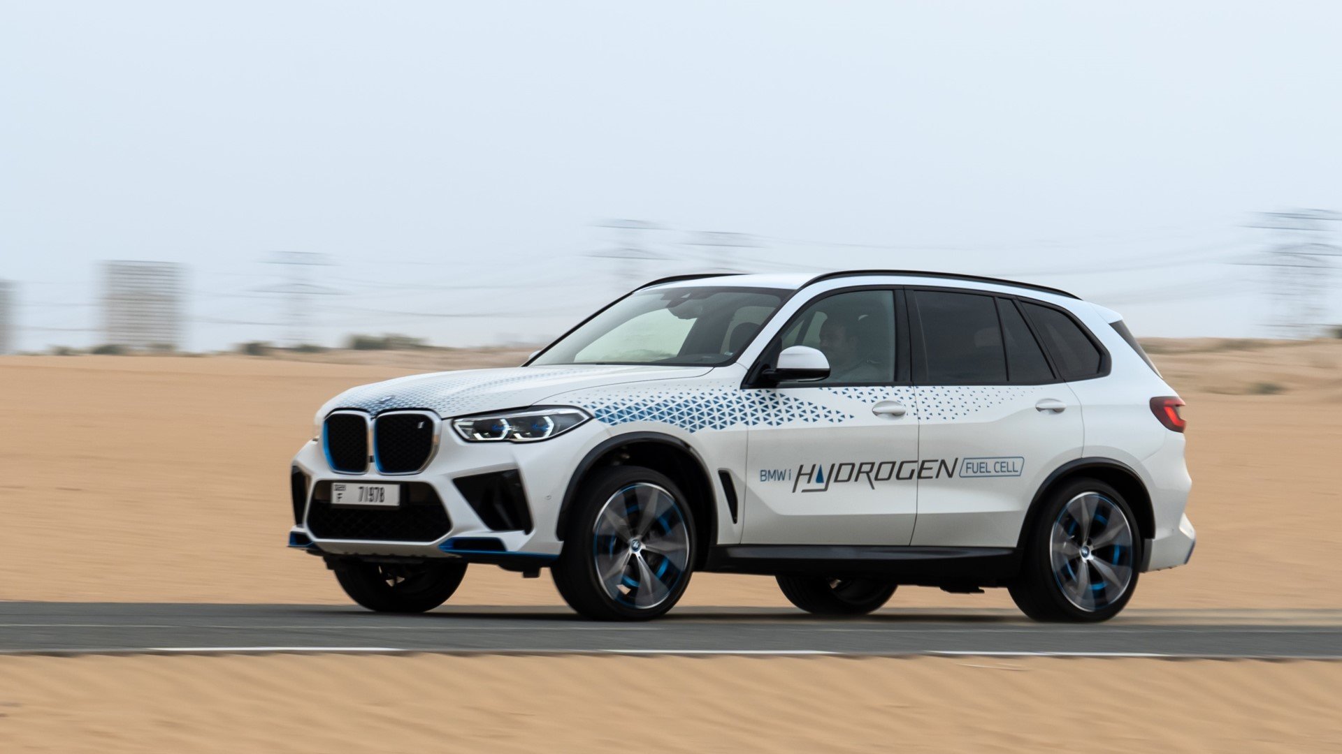 BMW iX5 Hydrogen: Δοκιμάζεται μόνη και... έρημη!