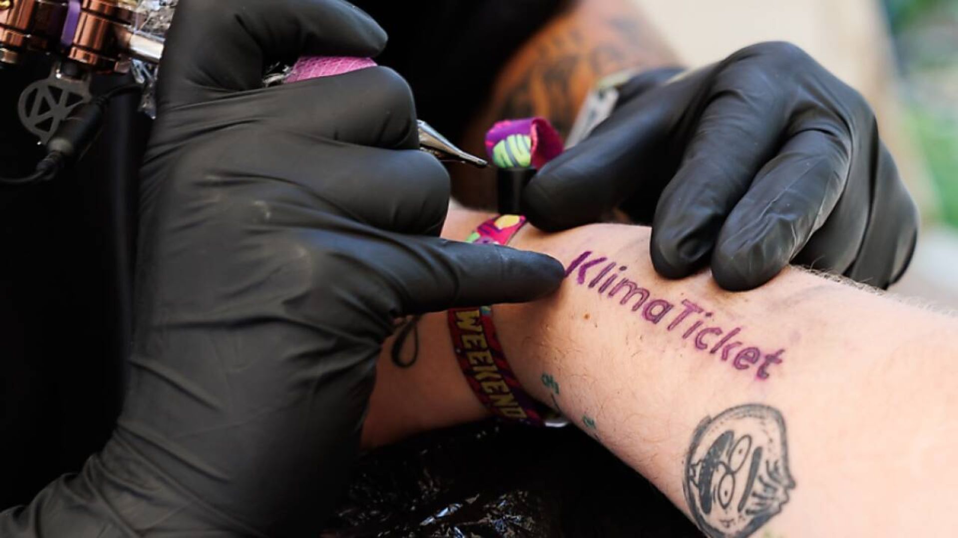 Αυστρία: Δωρεάν μετακινήσεις σε όσους κάνουν... τατουάζ!
